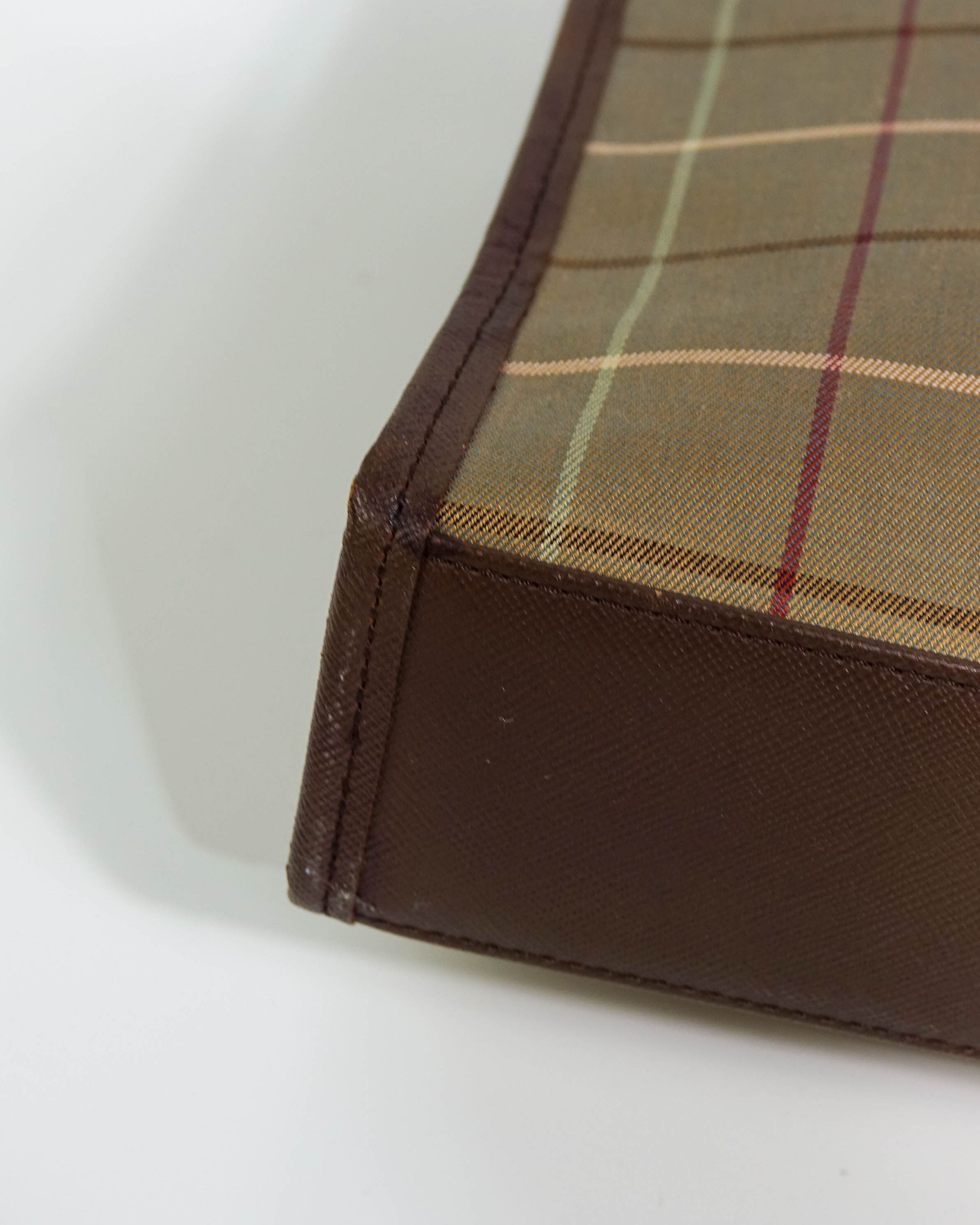 Pochette trousse de toilette en toile à carreaux Burberry Lola Collective