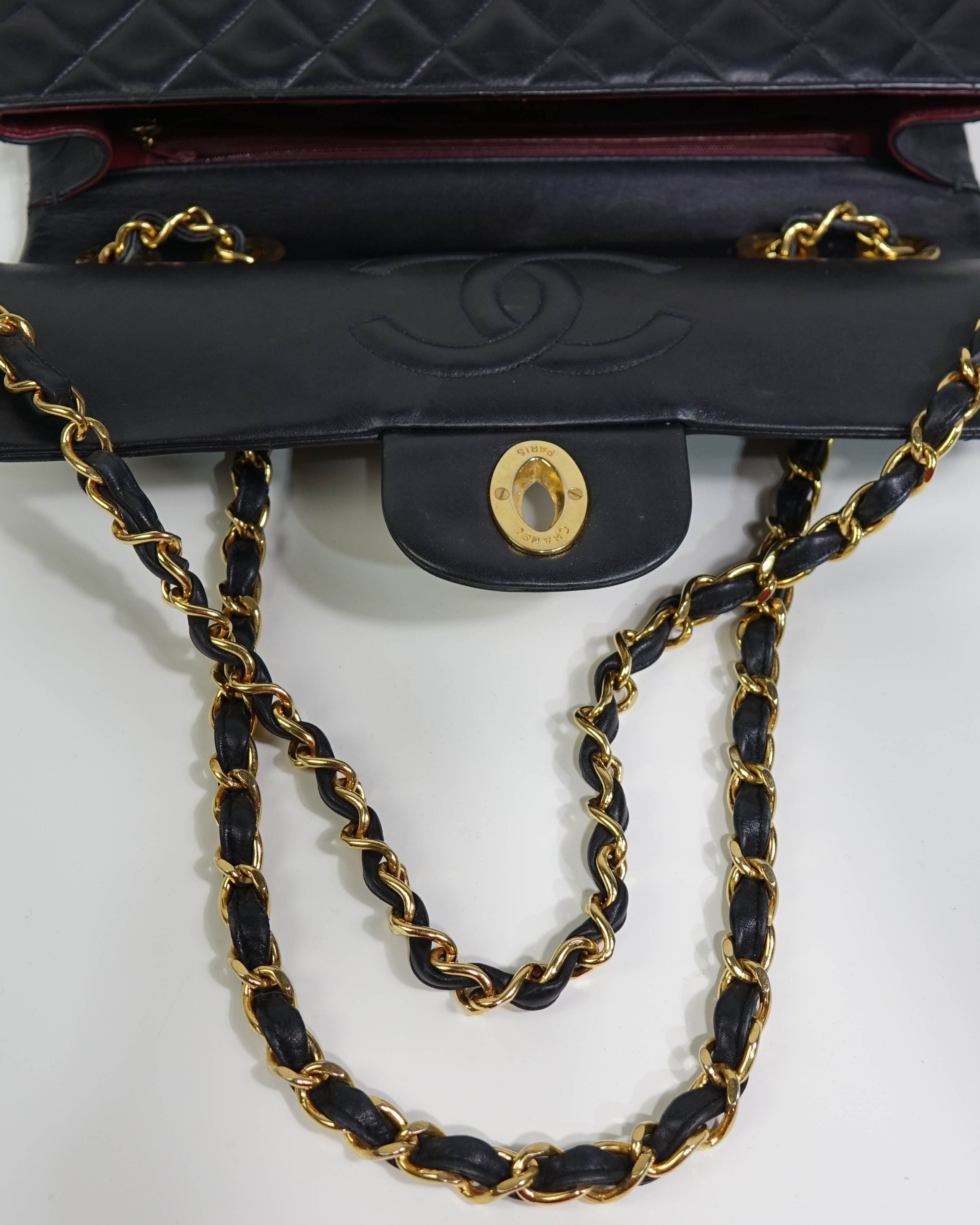 Sac Classic Timeless Chanel en cuir d'agneau - Noir Lola Collective