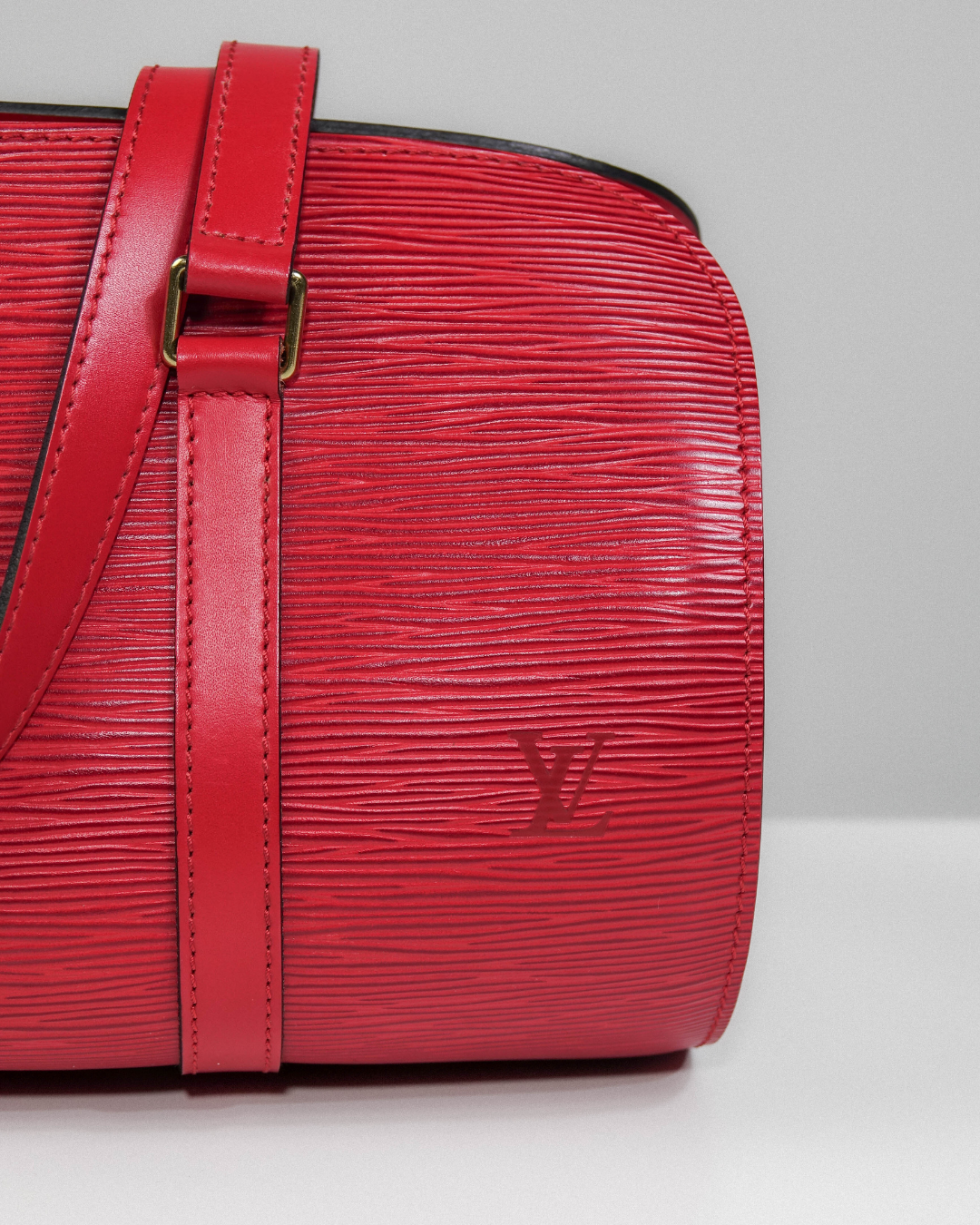 Sac Soufflot Epi Rouge – Louis Vuitton Lola Collective
