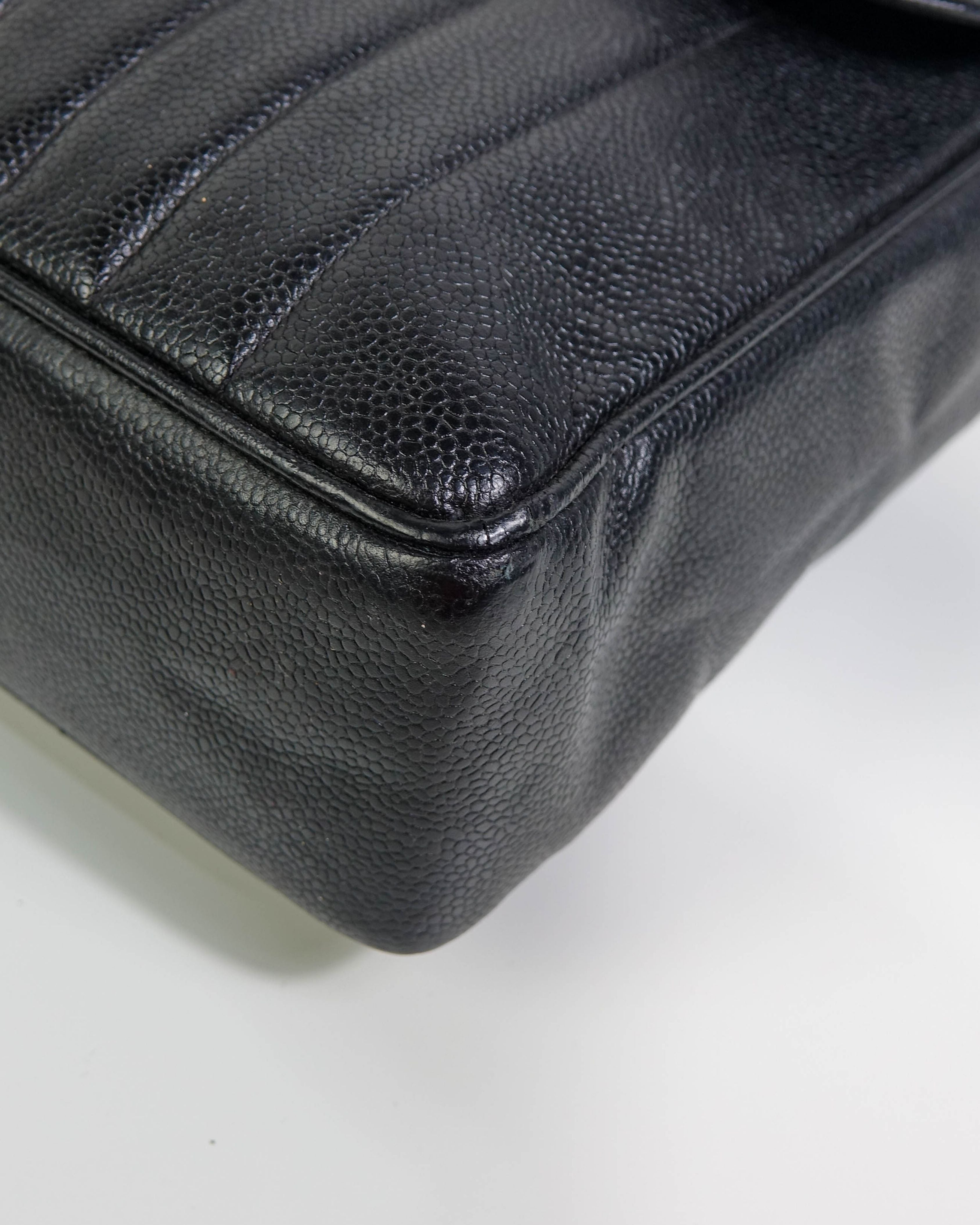 Sac Classic Timeless Jumbo en cuir caviar Chanel - Noir Lola Collective