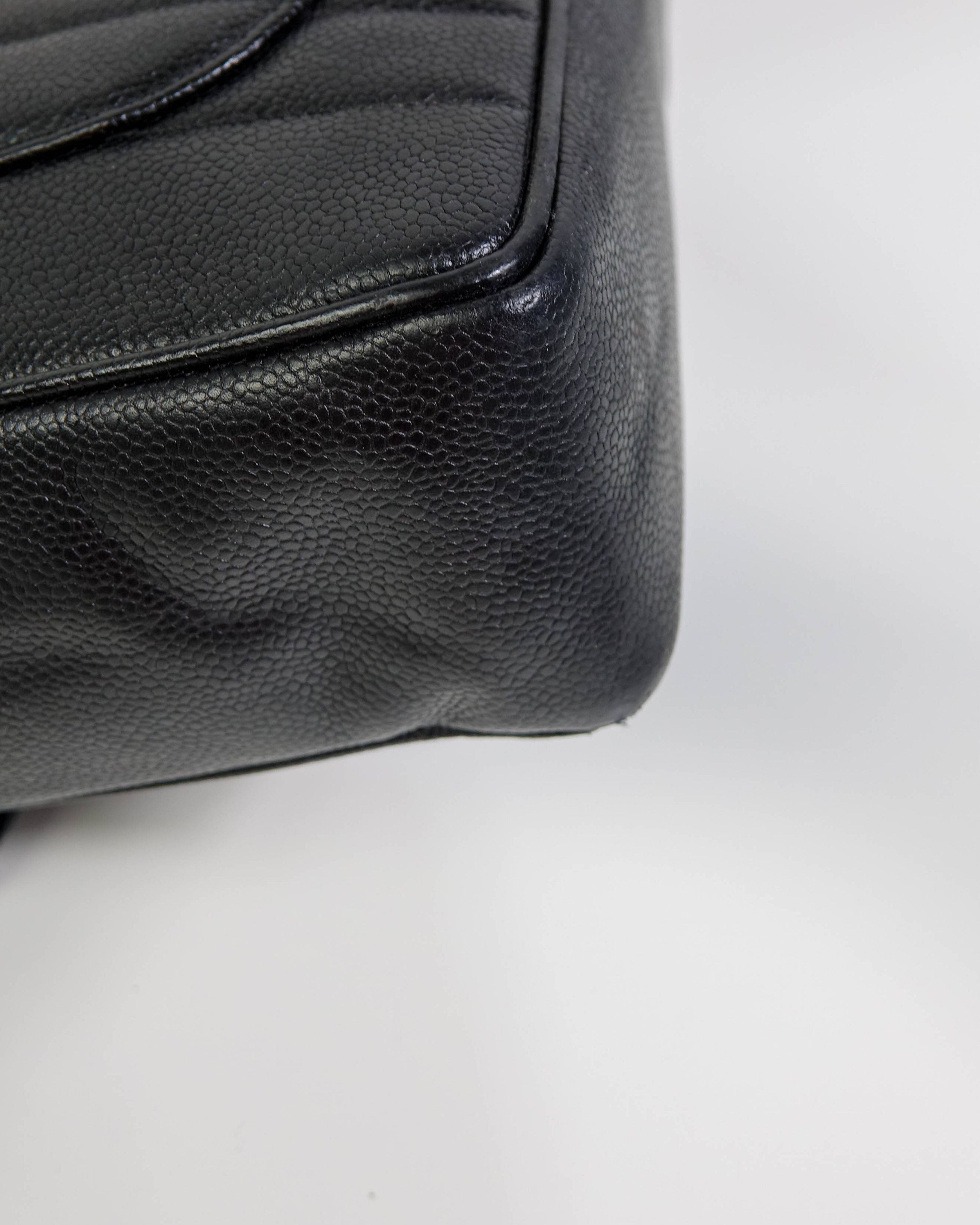 Sac Classic Timeless Jumbo en cuir caviar Chanel - Noir Lola Collective