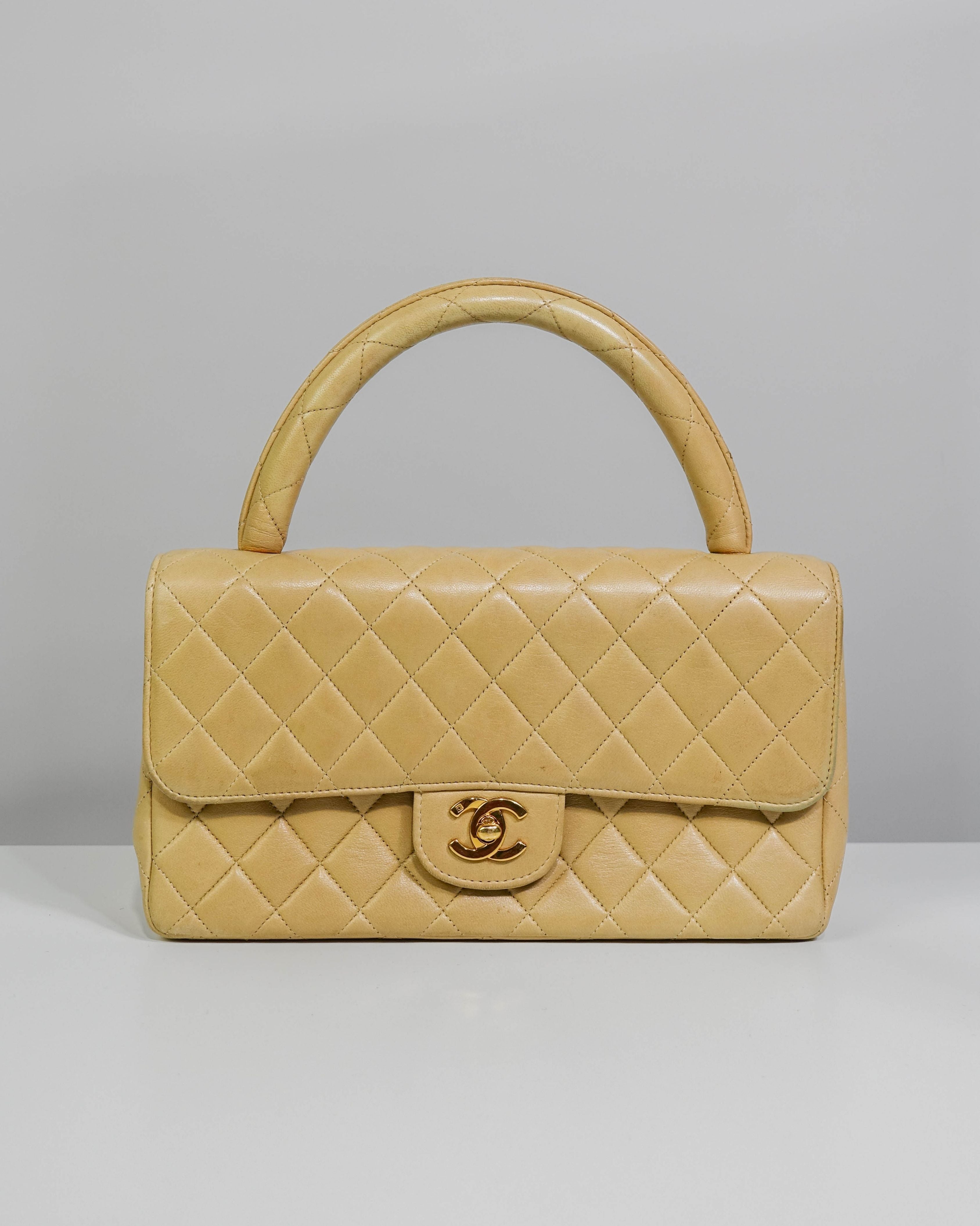 Sac Classic Timeless Medium Chanel en cuir d'agneau - Beige Lola Collective