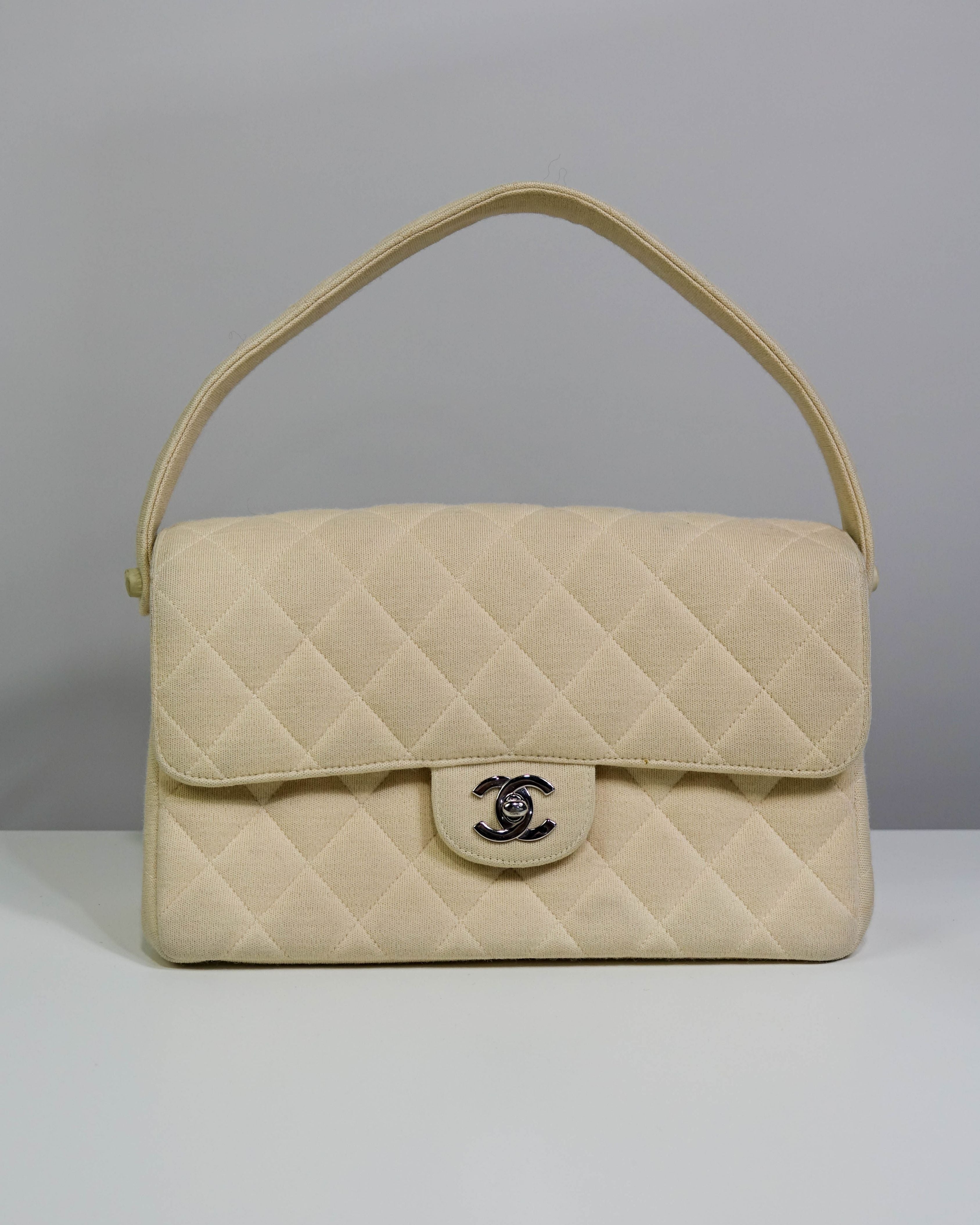 Sac Classic timeless Double Face en tissu Chanel - beige Lola Collective