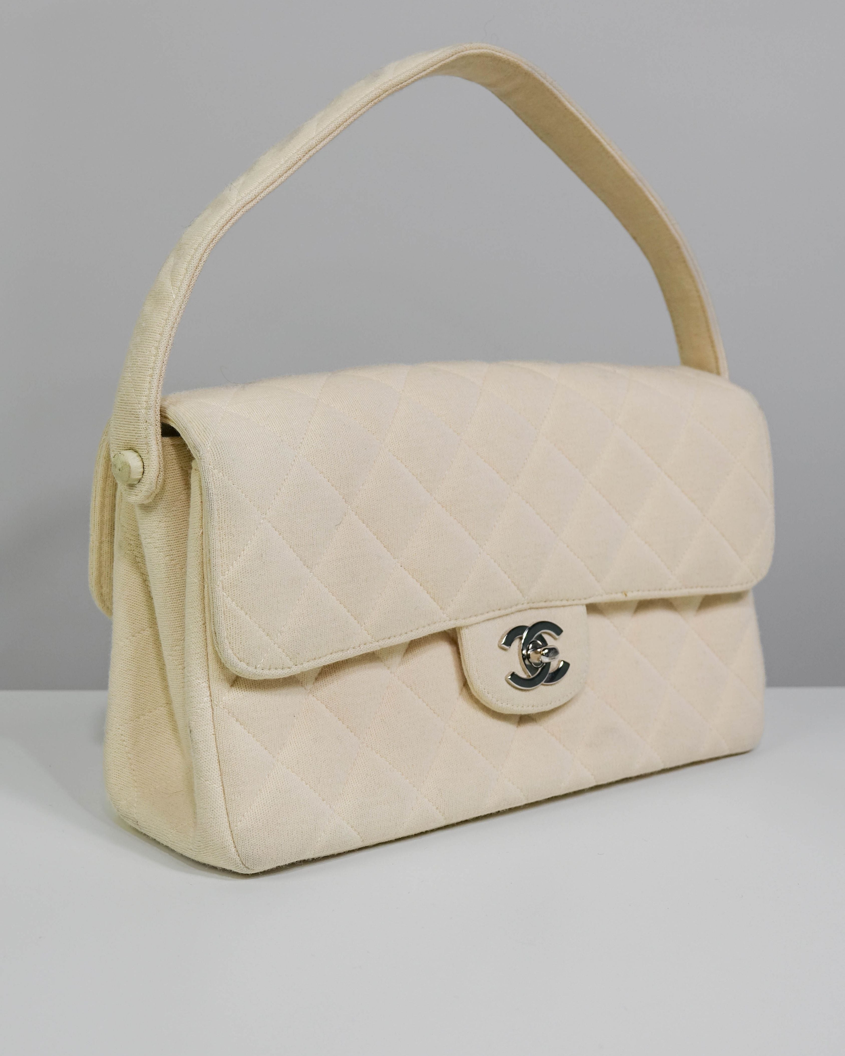 Sac Classic timeless Double Face en tissu Chanel - beige Lola Collective