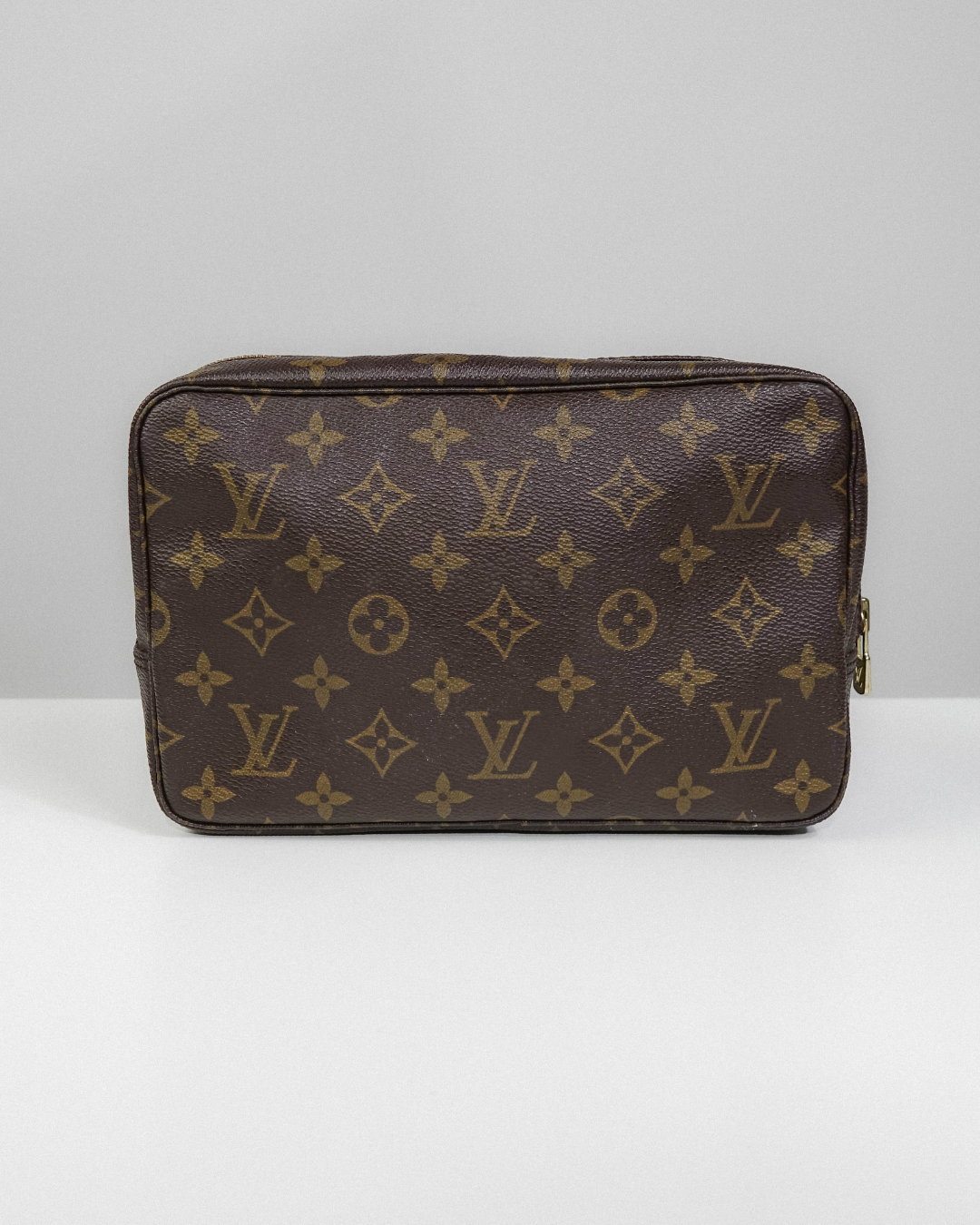 Trousse Toilette 23 Monogram – Louis Vuitton Lola Collective