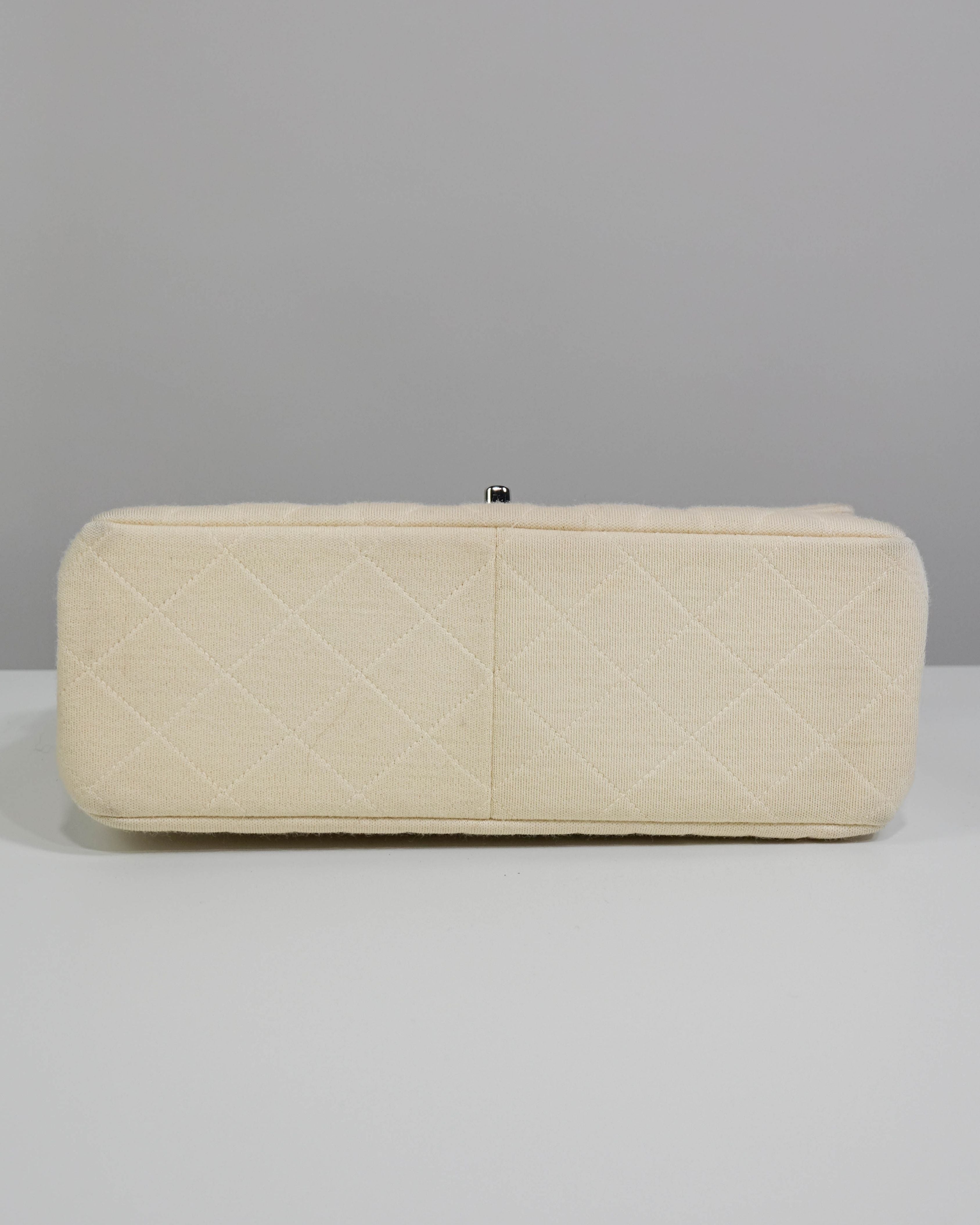 Sac Classic timeless Double Face en tissu Chanel - beige Lola Collective