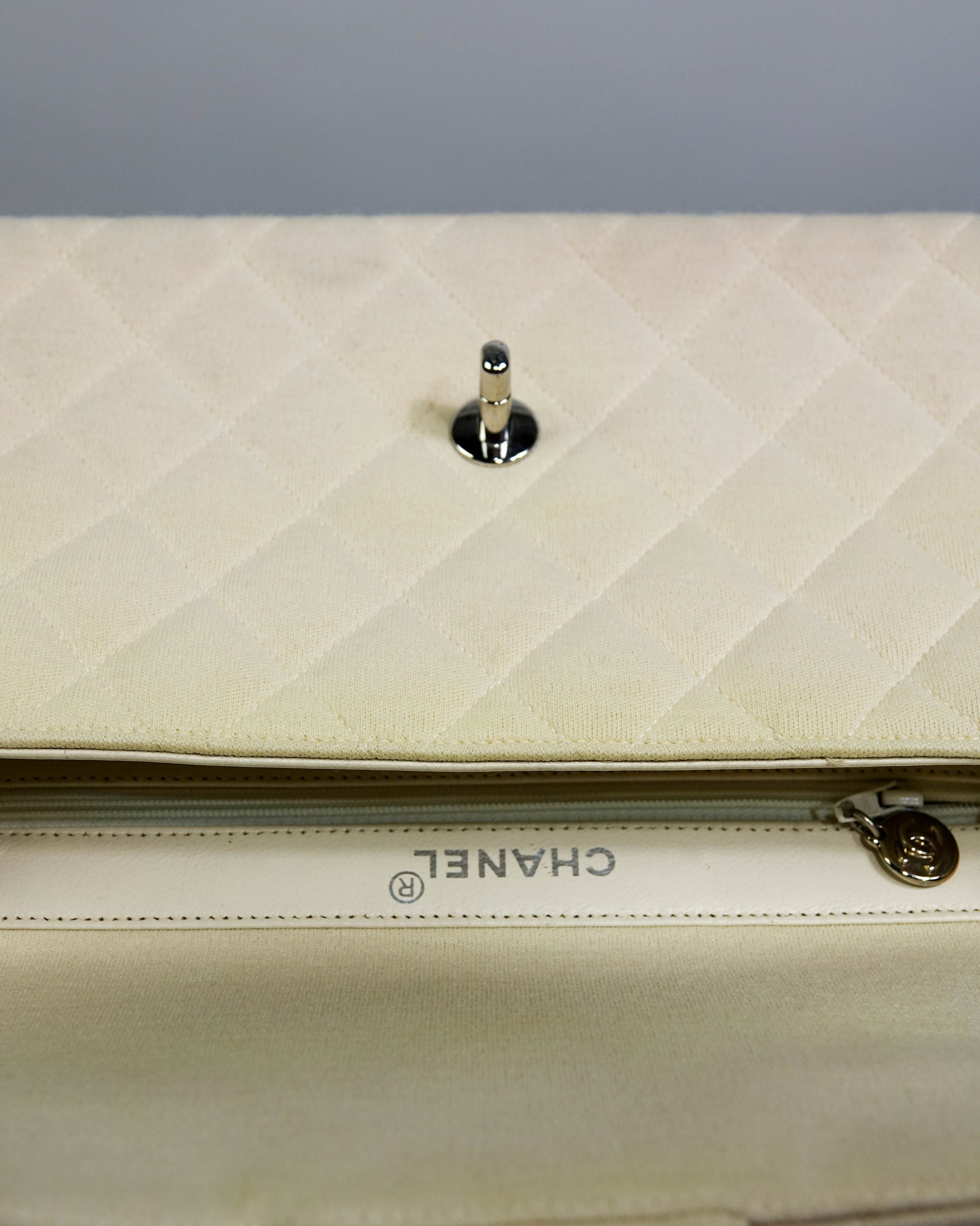 Sac Classic timeless Double Face en tissu Chanel - beige Lola Collective