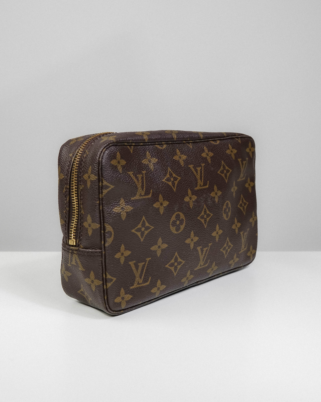 Trousse Toilette 23 Monogram – Louis Vuitton Lola Collective