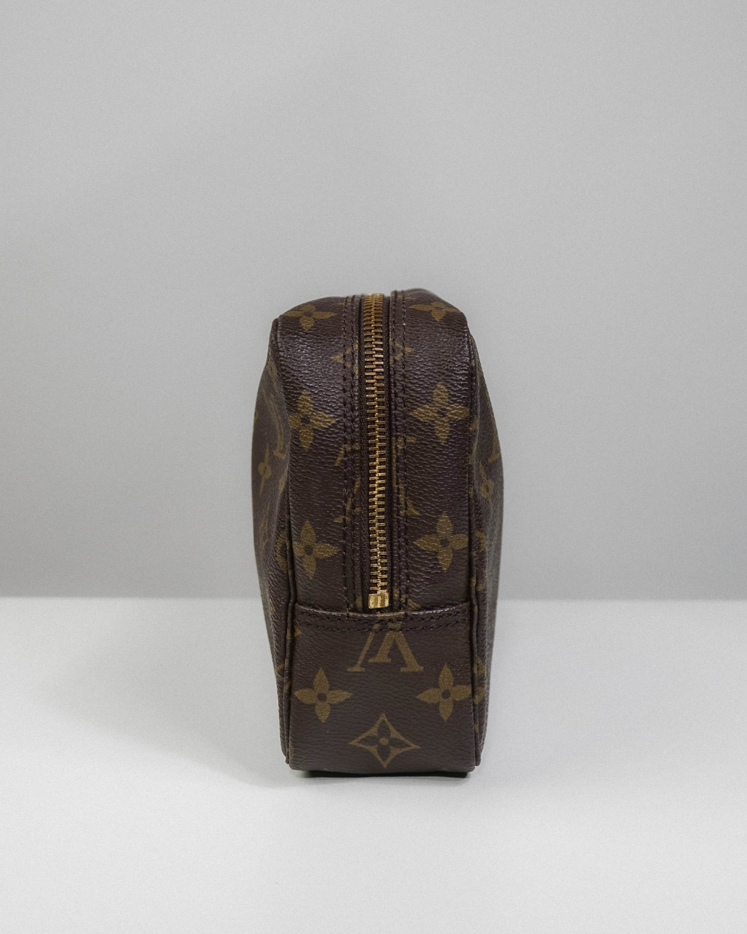 Trousse Toilette 23 Monogram – Louis Vuitton Lola Collective