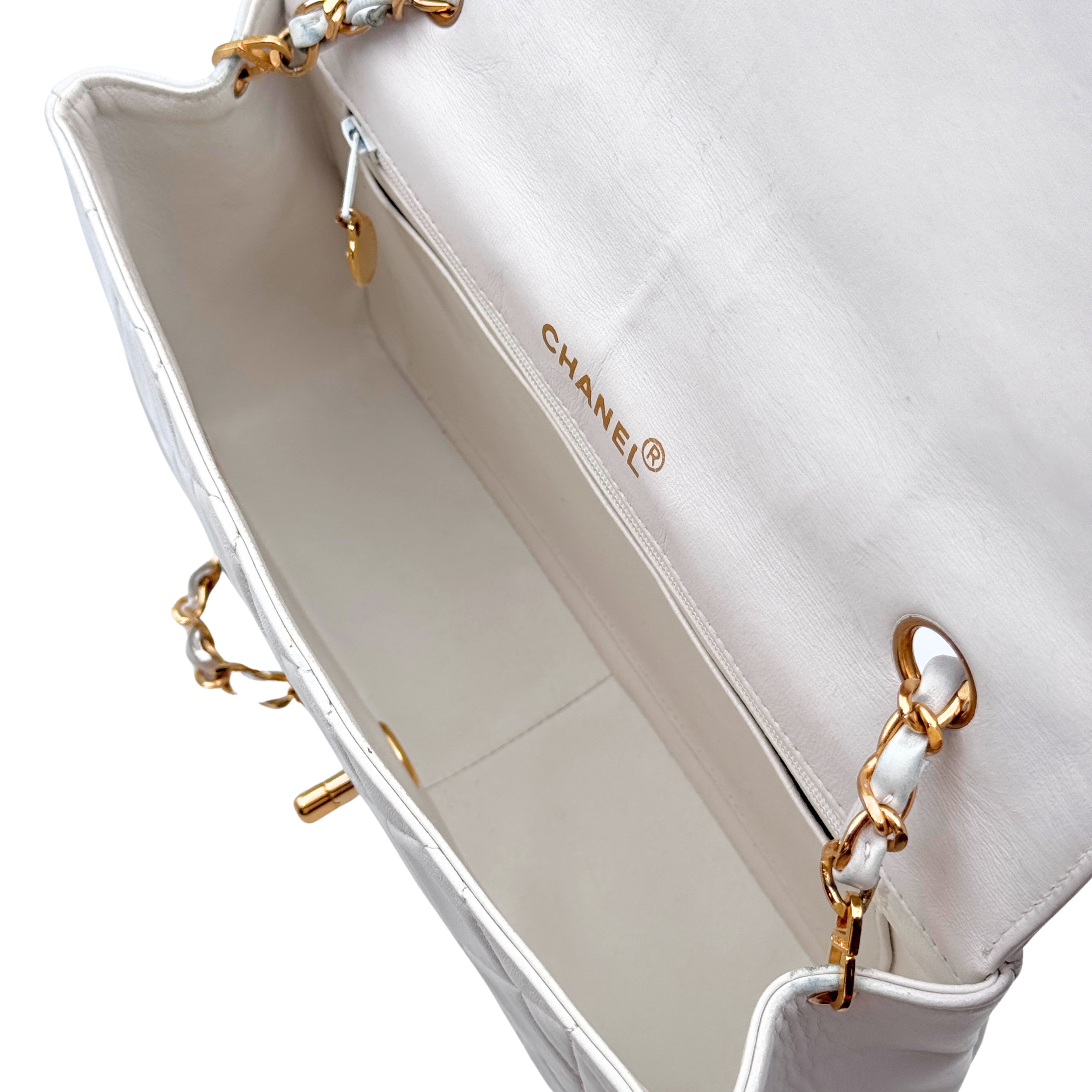 CLASSIC DIANA MEDIUM - CHANEL Lola Collective