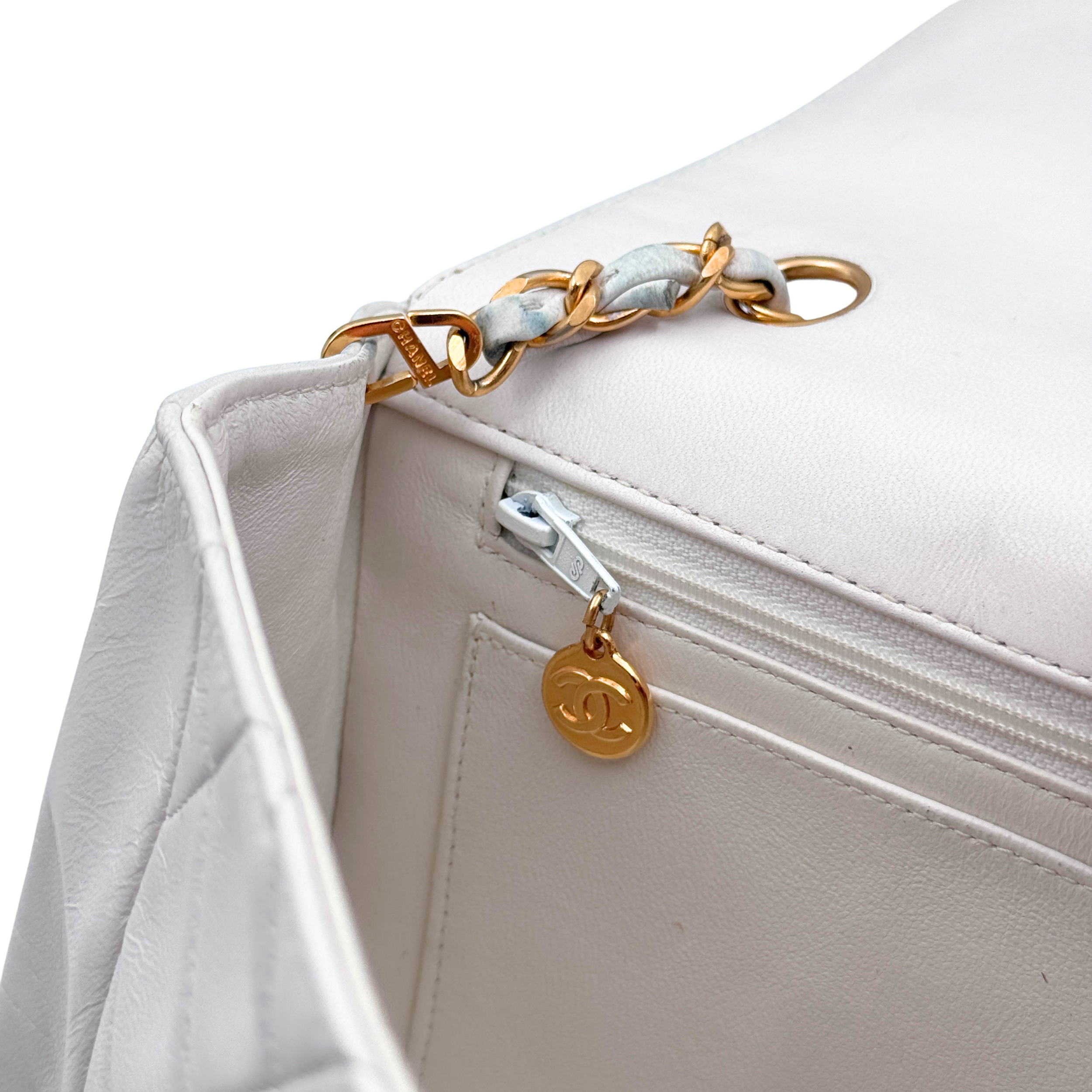 CLASSIC DIANA MEDIUM - CHANEL Lola Collective