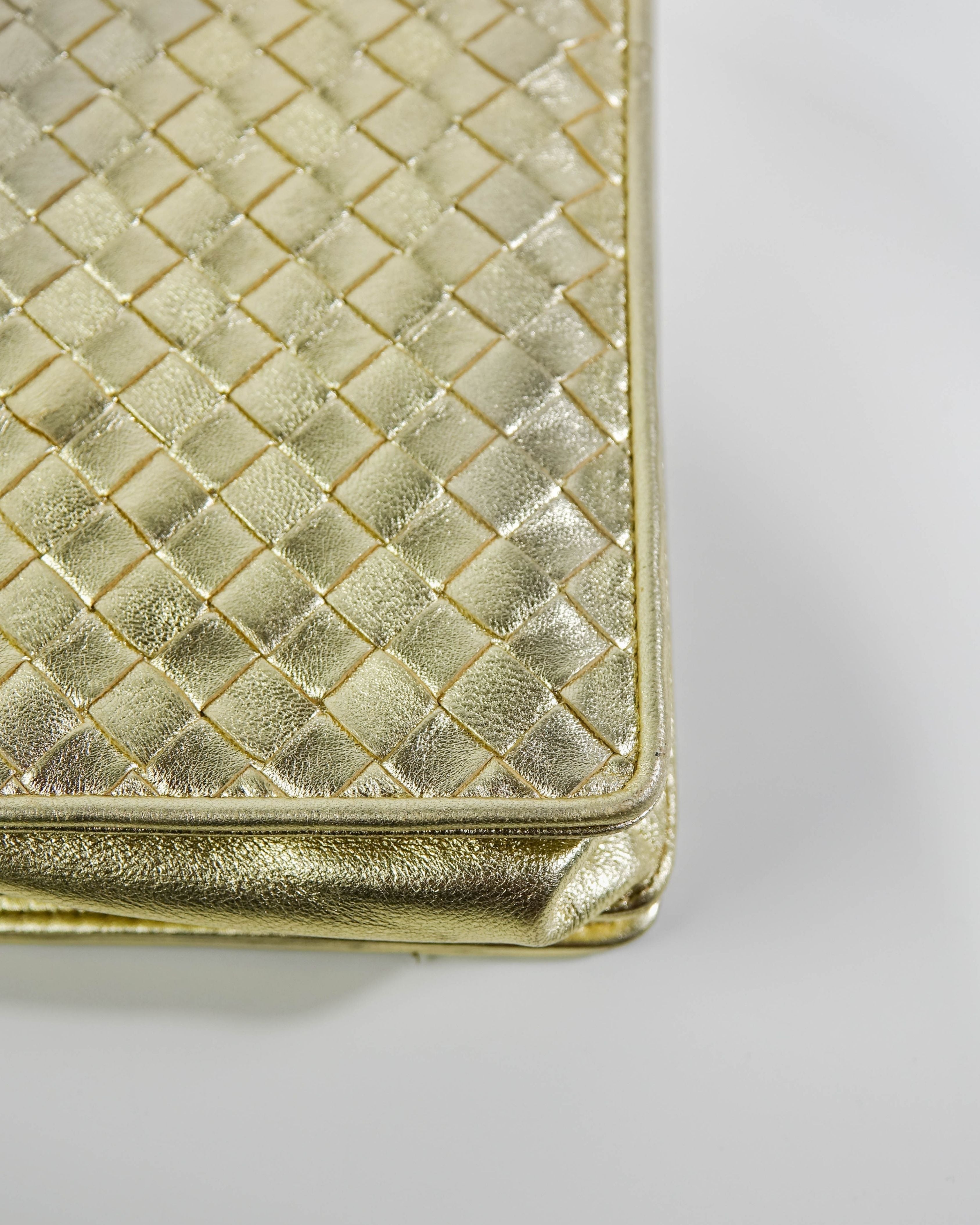 Sac pochette Bottega Veneta cuir intrecciato - or Lola Collective