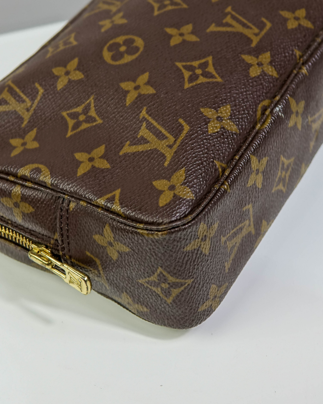 Trousse Toilette 23 Monogram – Louis Vuitton Lola Collective