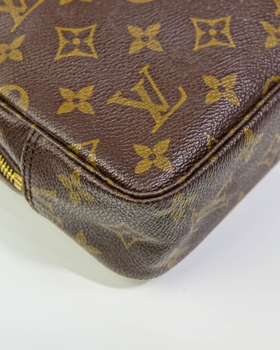 Trousse Toilette 23 Monogram – Louis Vuitton Lola Collective