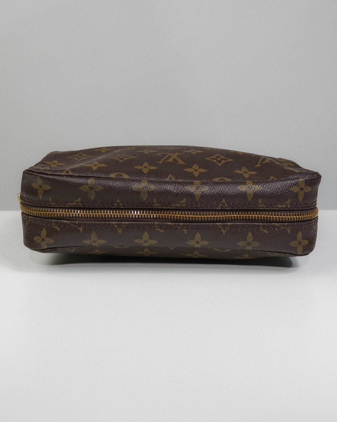 Trousse Toilette 23 Monogram – Louis Vuitton Lola Collective