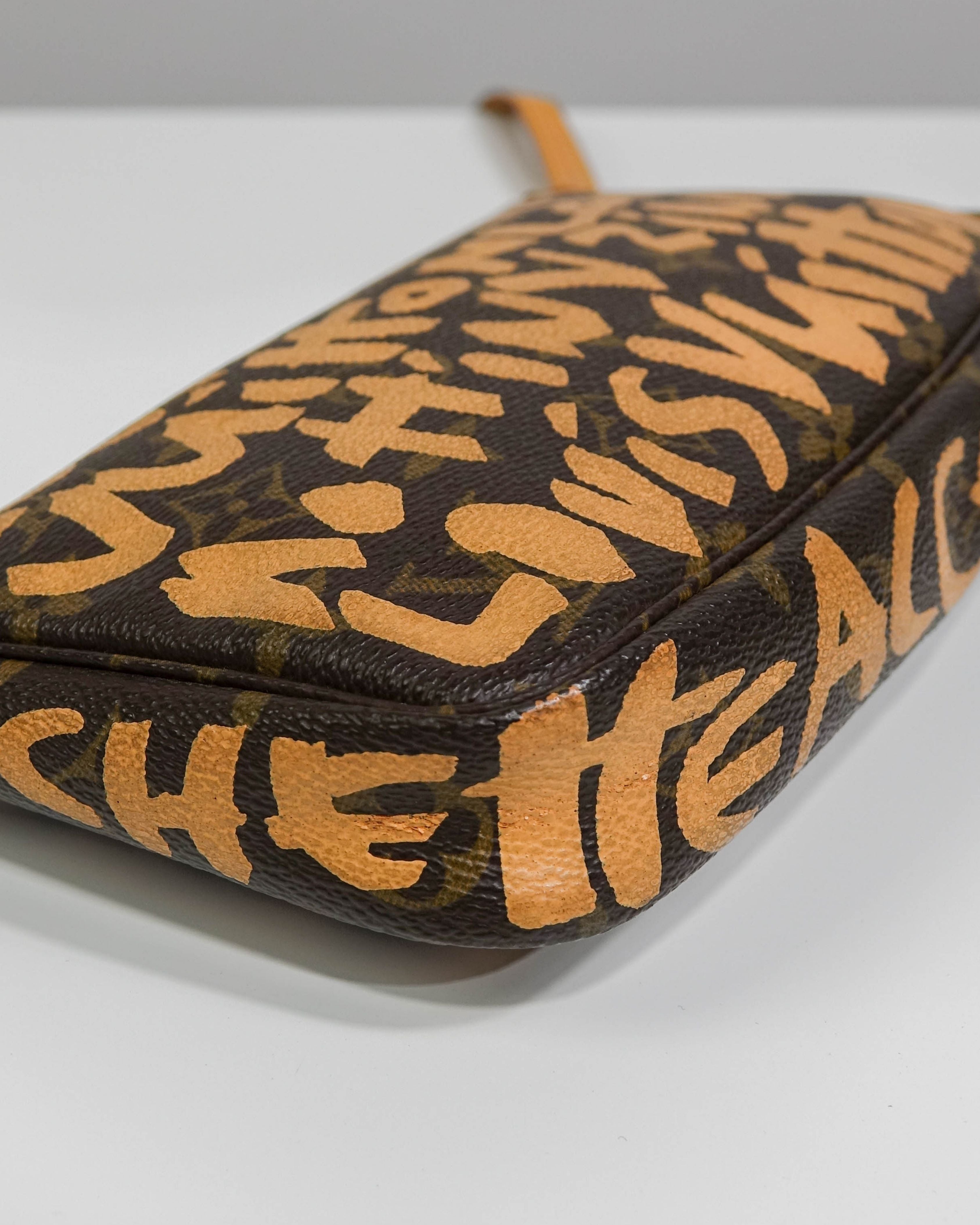 Pochette Accessoires Louis Vuitton Monogram Graffiti Orange – Stephen Sprouse Lola Collective