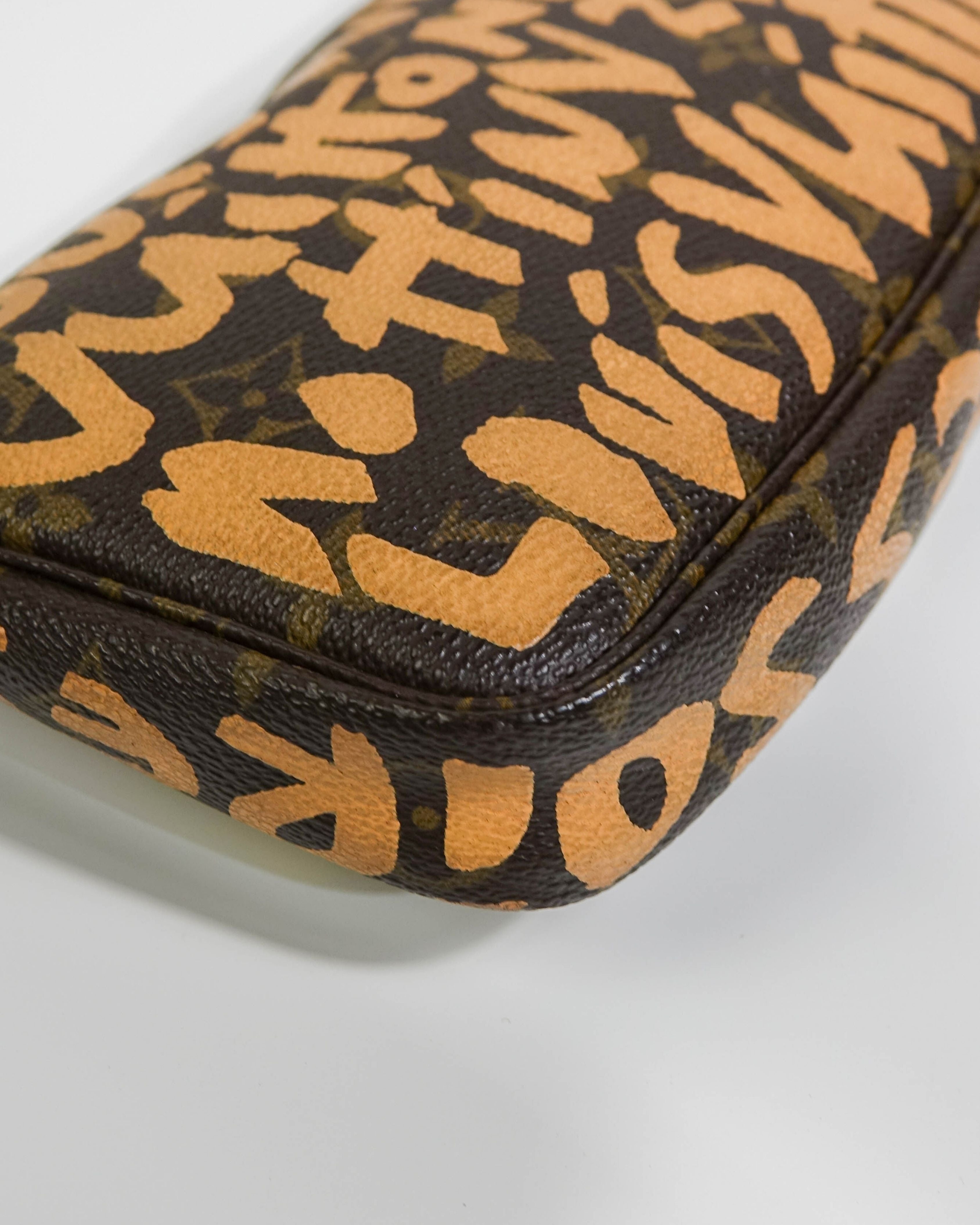Pochette Accessoires Louis Vuitton Monogram Graffiti Orange – Stephen Sprouse Lola Collective