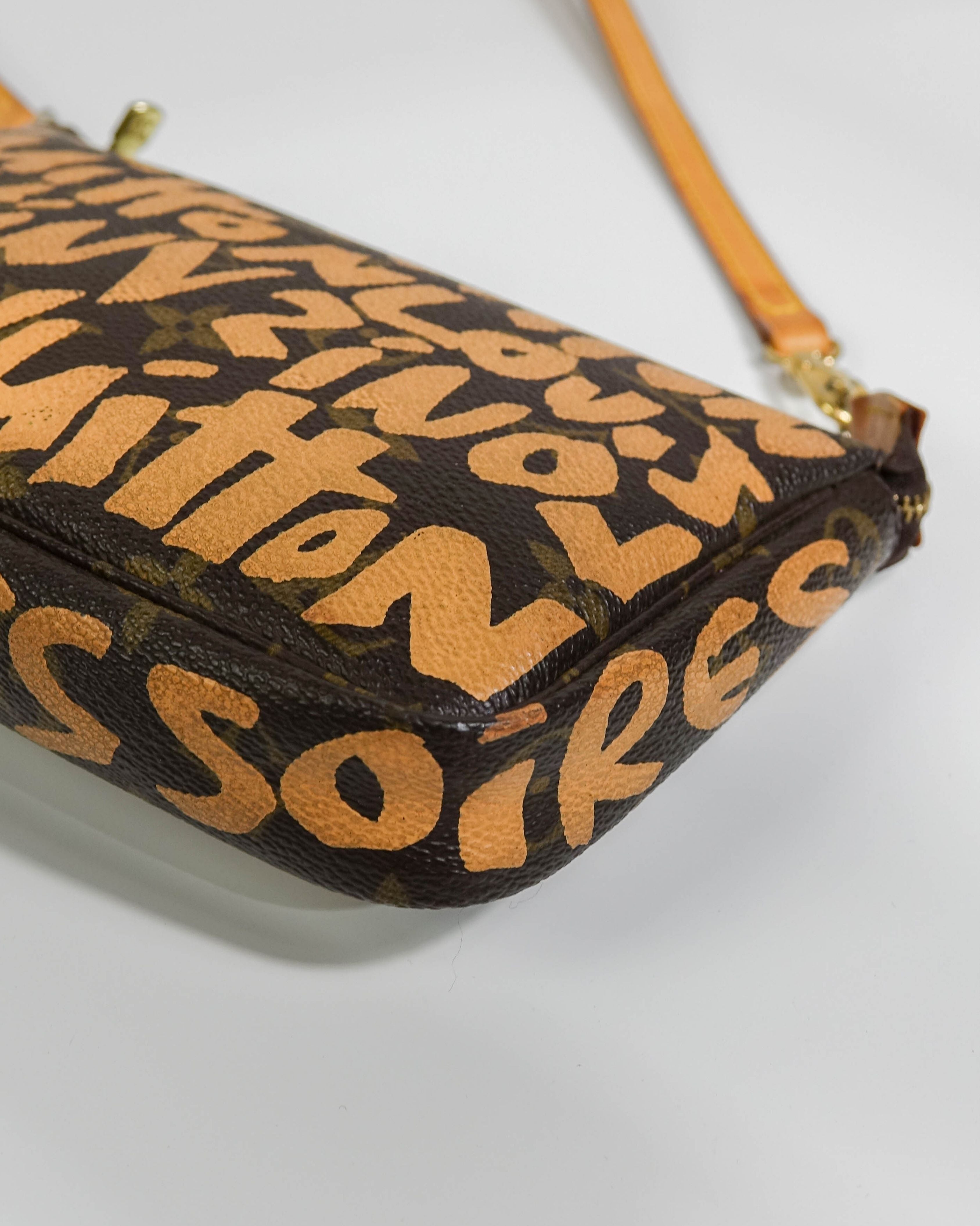 Pochette Accessoires Louis Vuitton Monogram Graffiti Orange – Stephen Sprouse Lola Collective