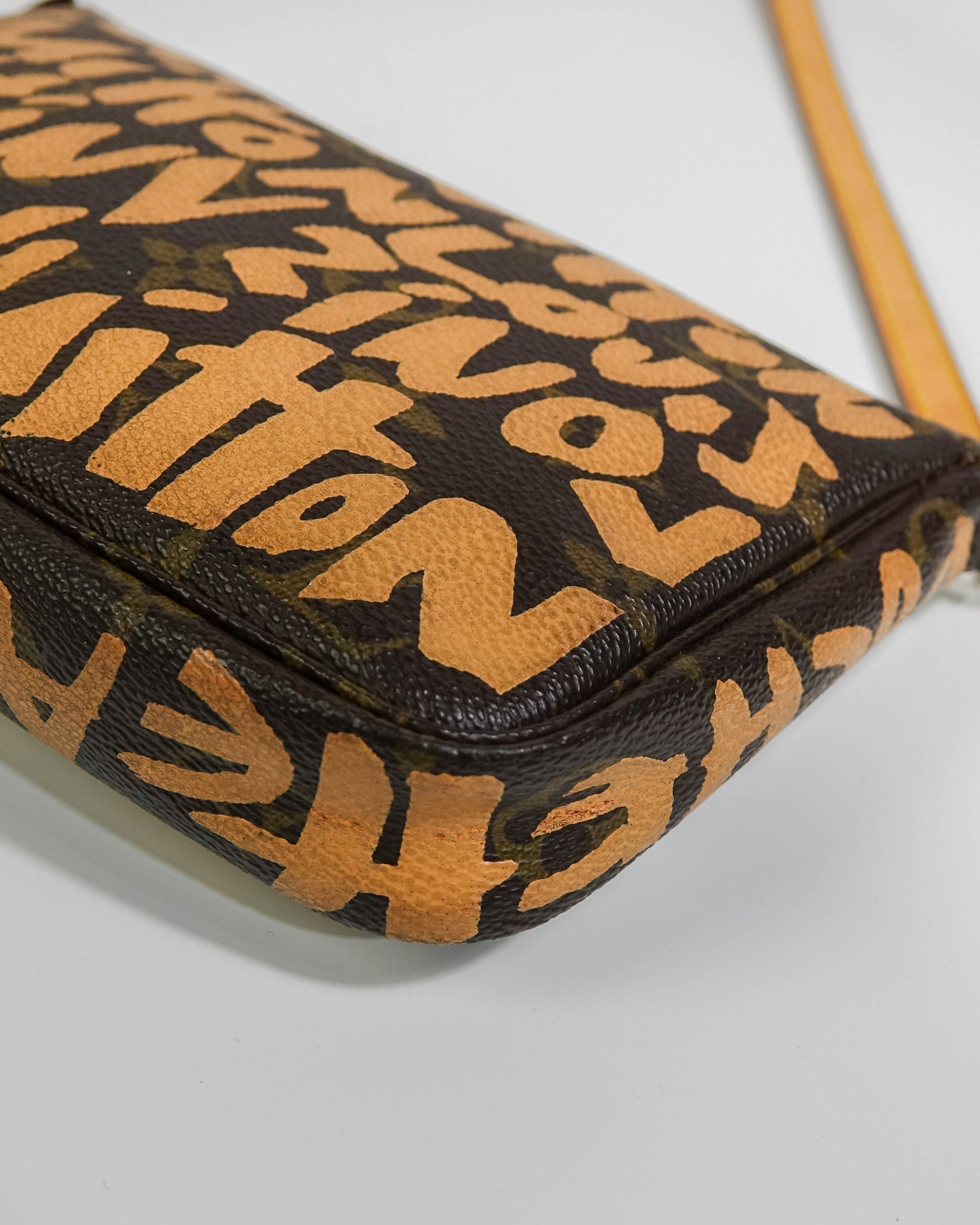 Pochette Accessoires Louis Vuitton Monogram Graffiti Orange – Stephen Sprouse Lola Collective