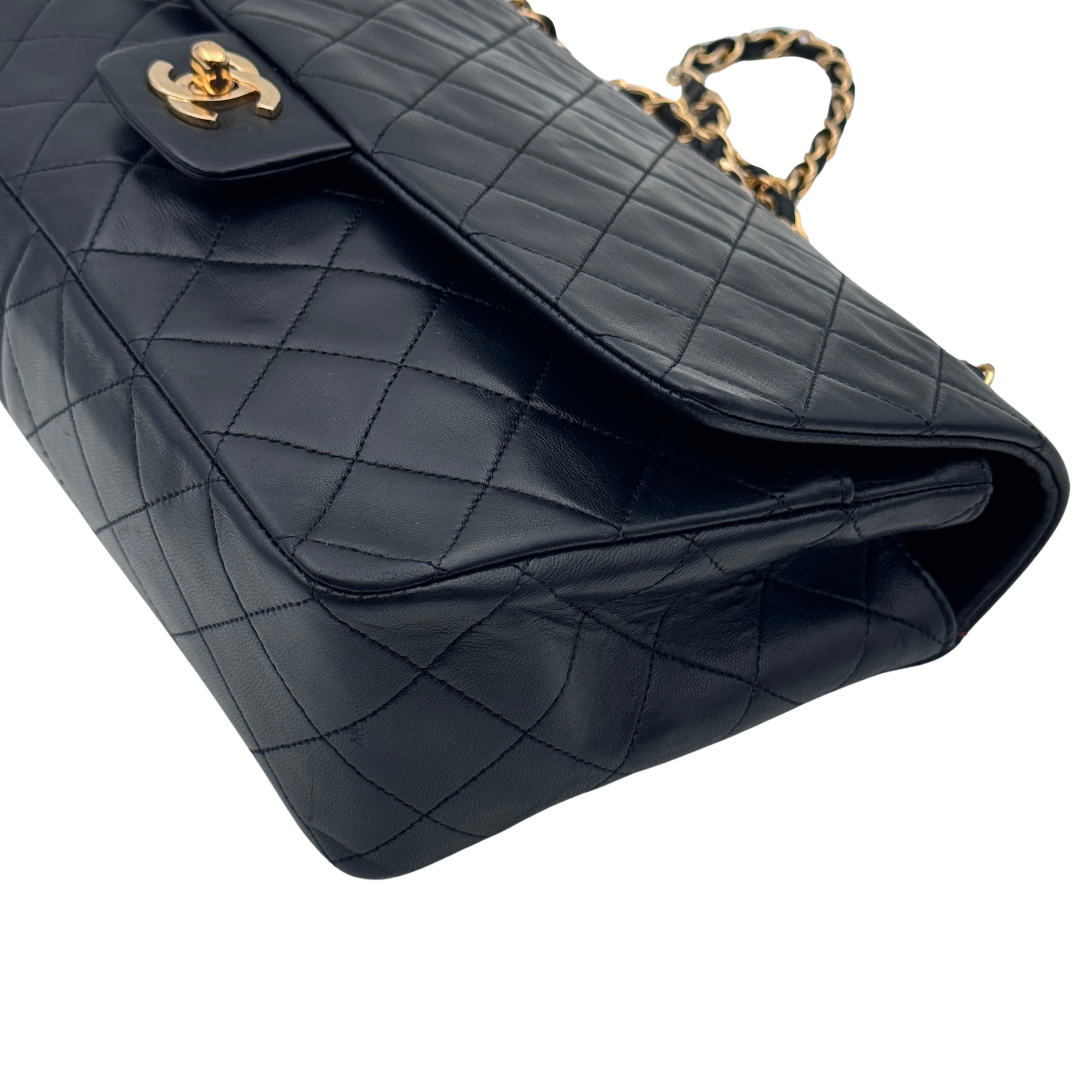 CLASSIC MEDIUM SIMPLE FLAP - CHANEL Lola Collective