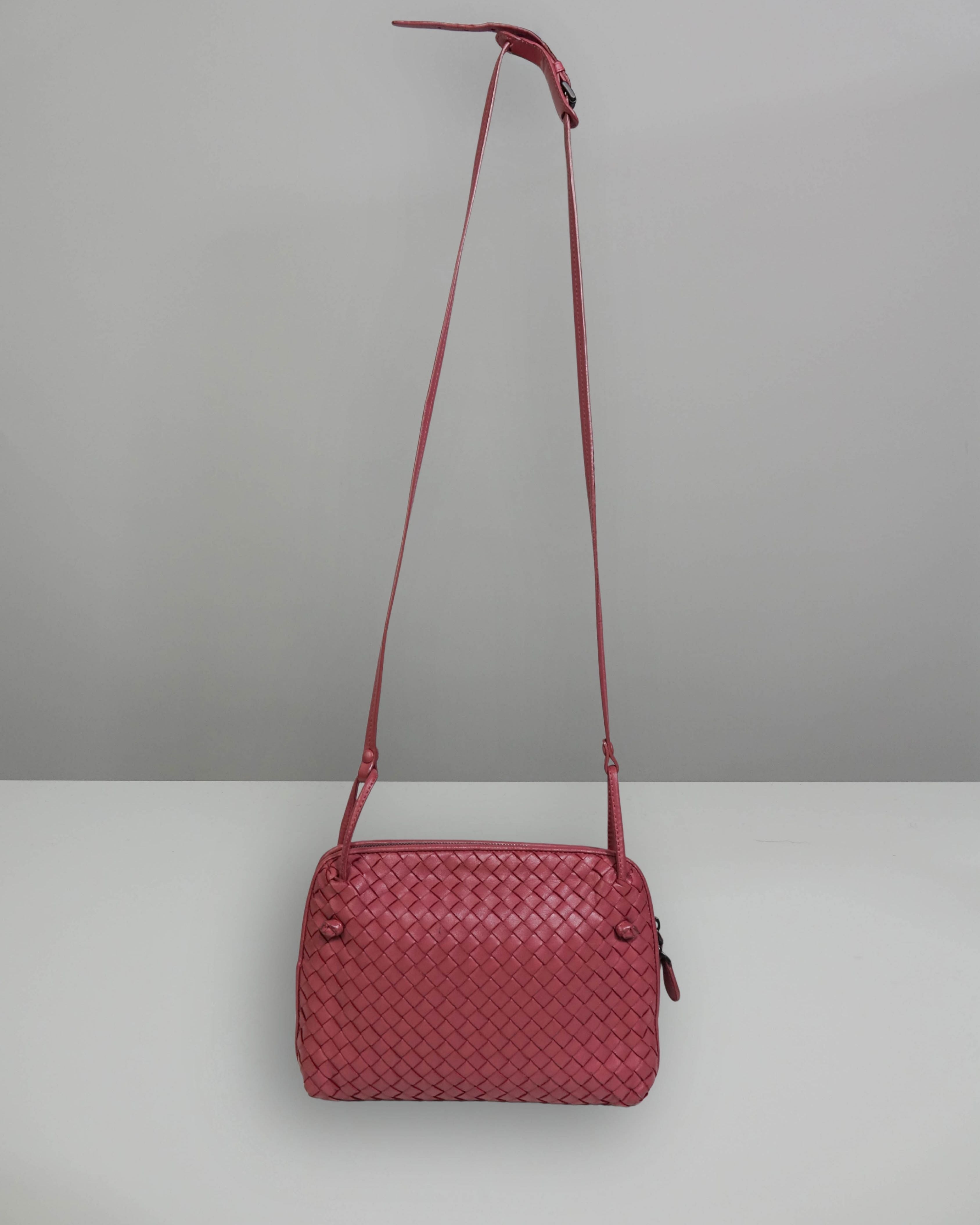 Sac Nodini Bottega Veneta en cuir Intrecciato - rose Lola Collective