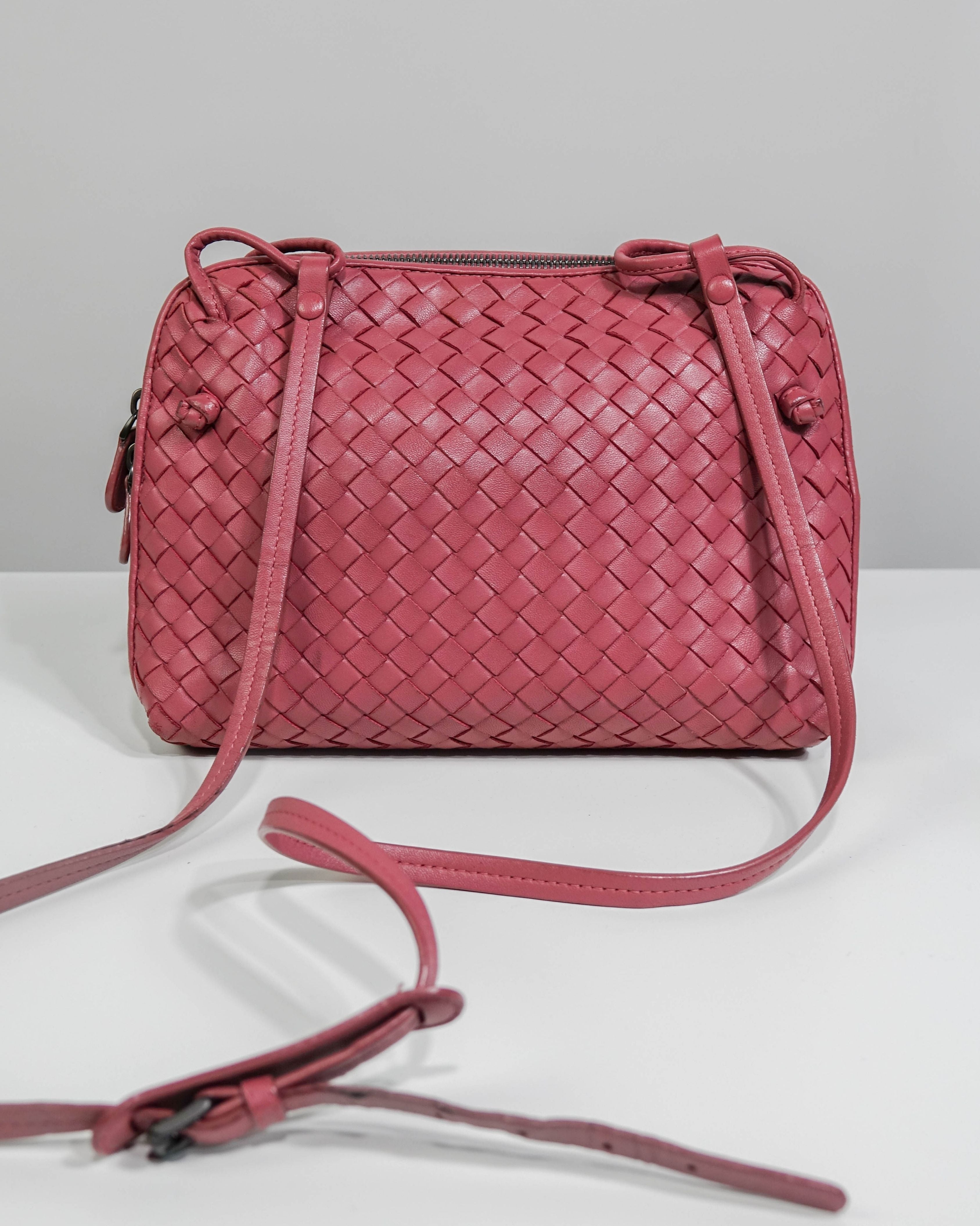 Sac Nodini Bottega Veneta en cuir Intrecciato - rose Lola Collective