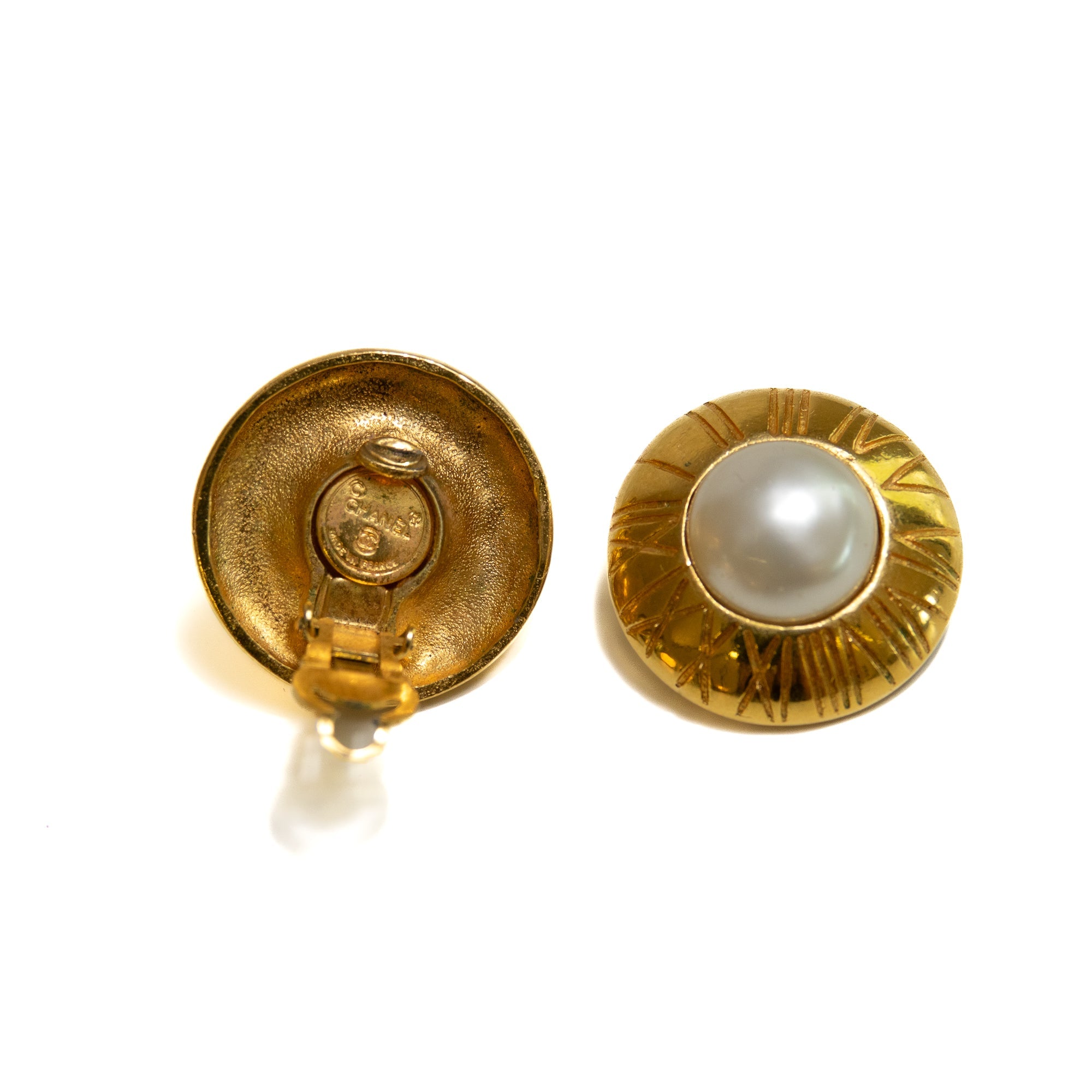 Chanel Boucles d’oreilles perle — Plaqué or 24K Lola Collective