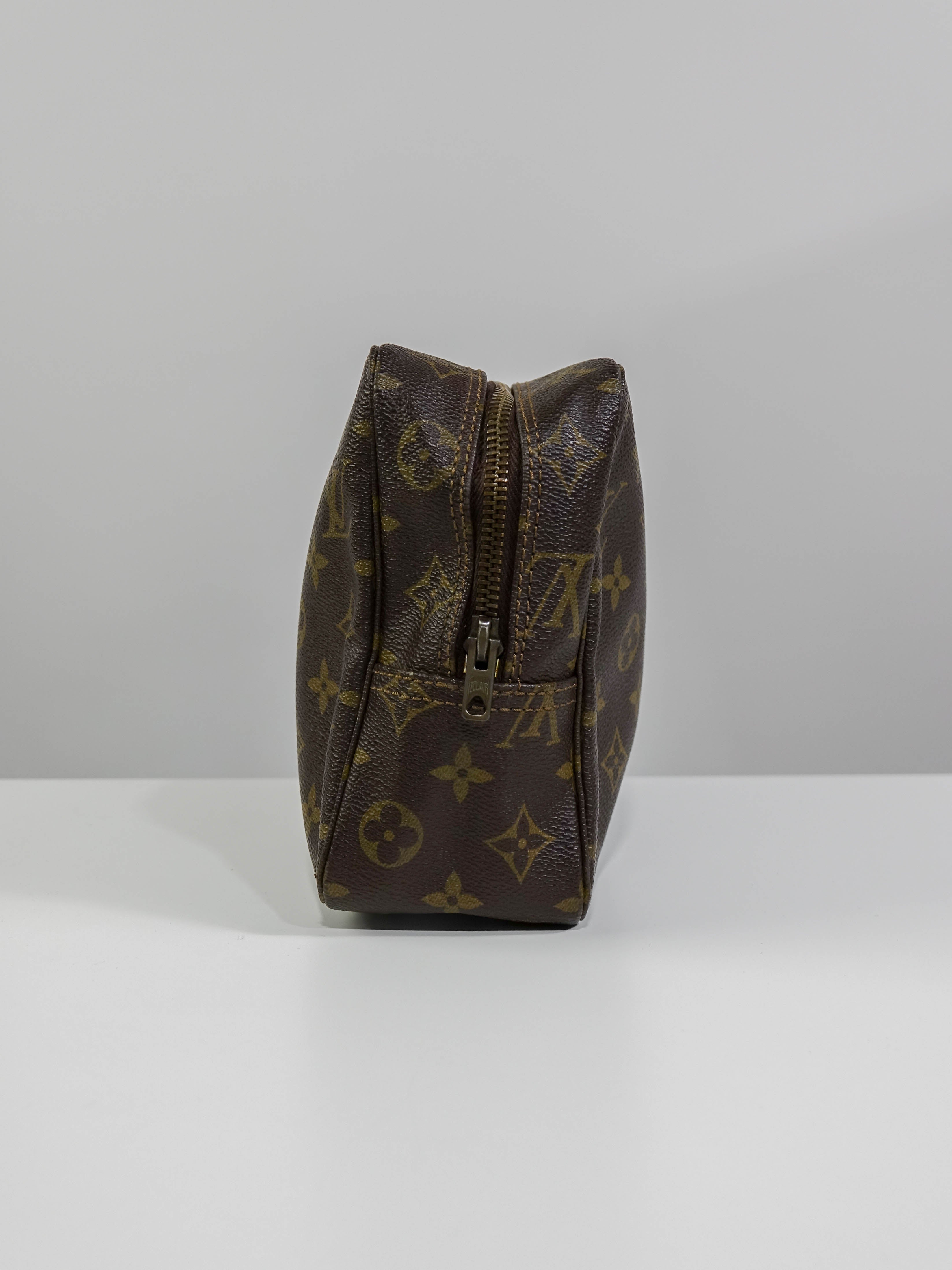 Trousse de toilette Louis Vuitton 28 monogram Lola Collective