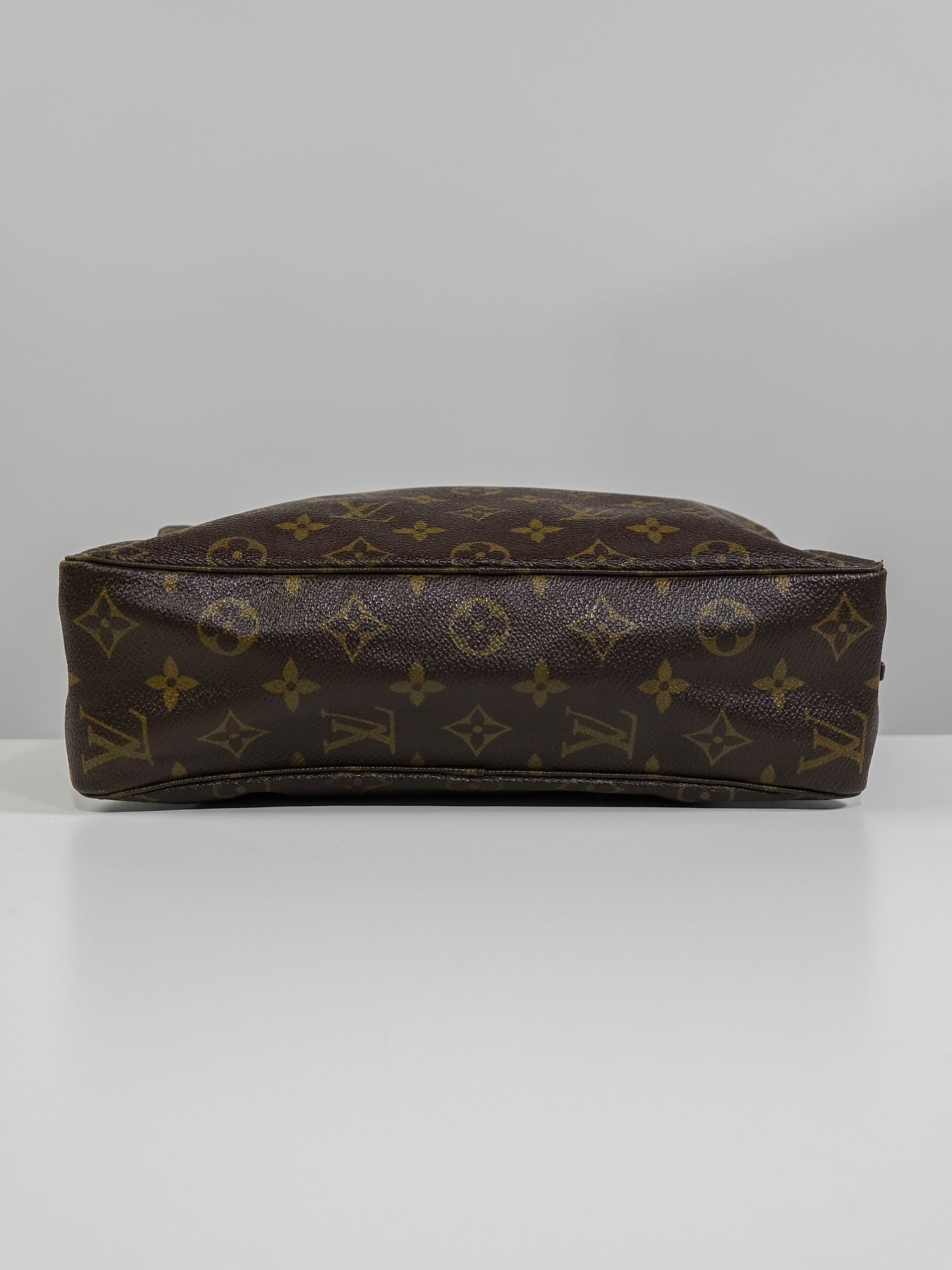Trousse de toilette Louis Vuitton 28 monogram Lola Collective