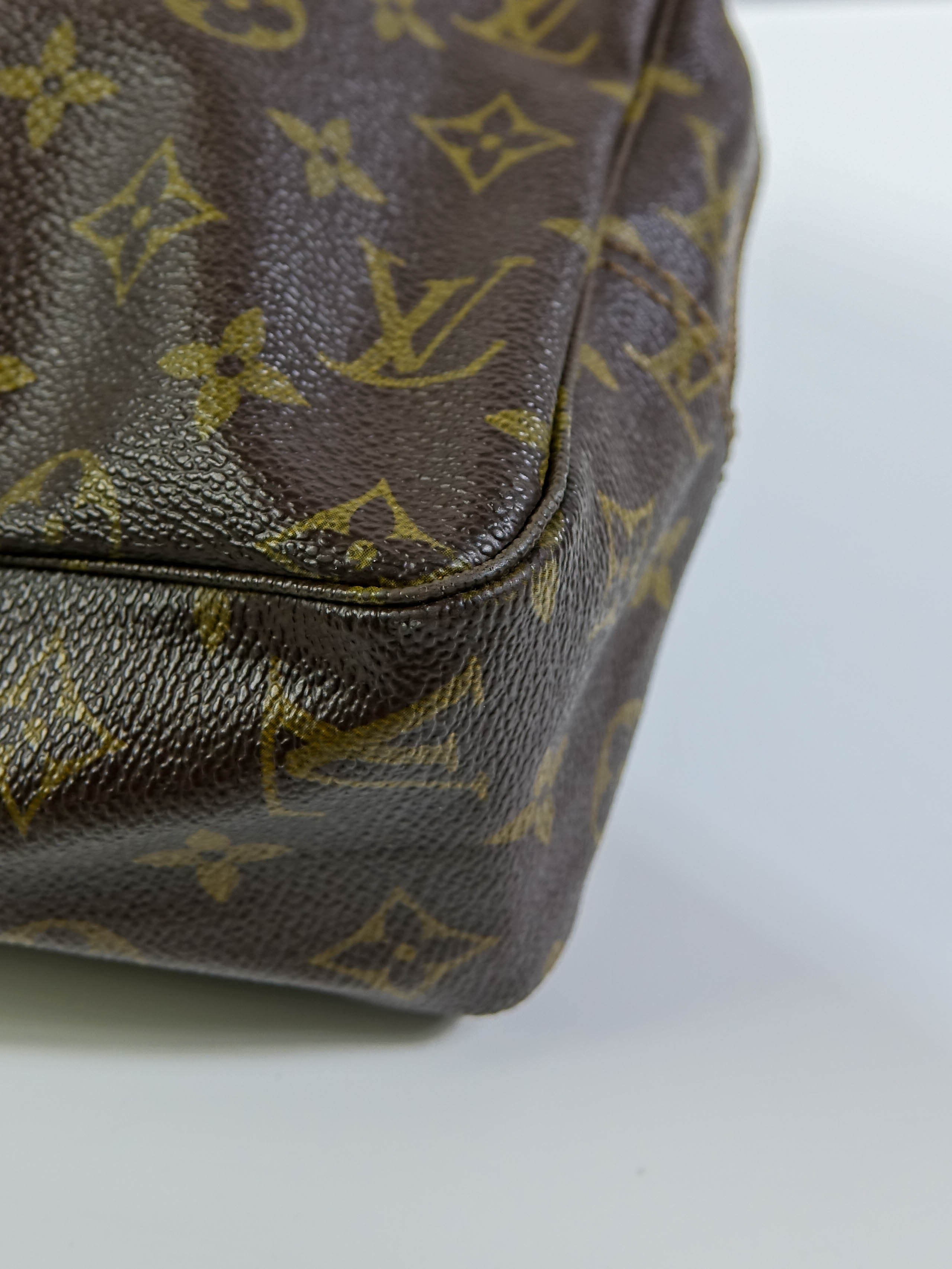 Trousse de toilette Louis Vuitton 28 monogram Lola Collective