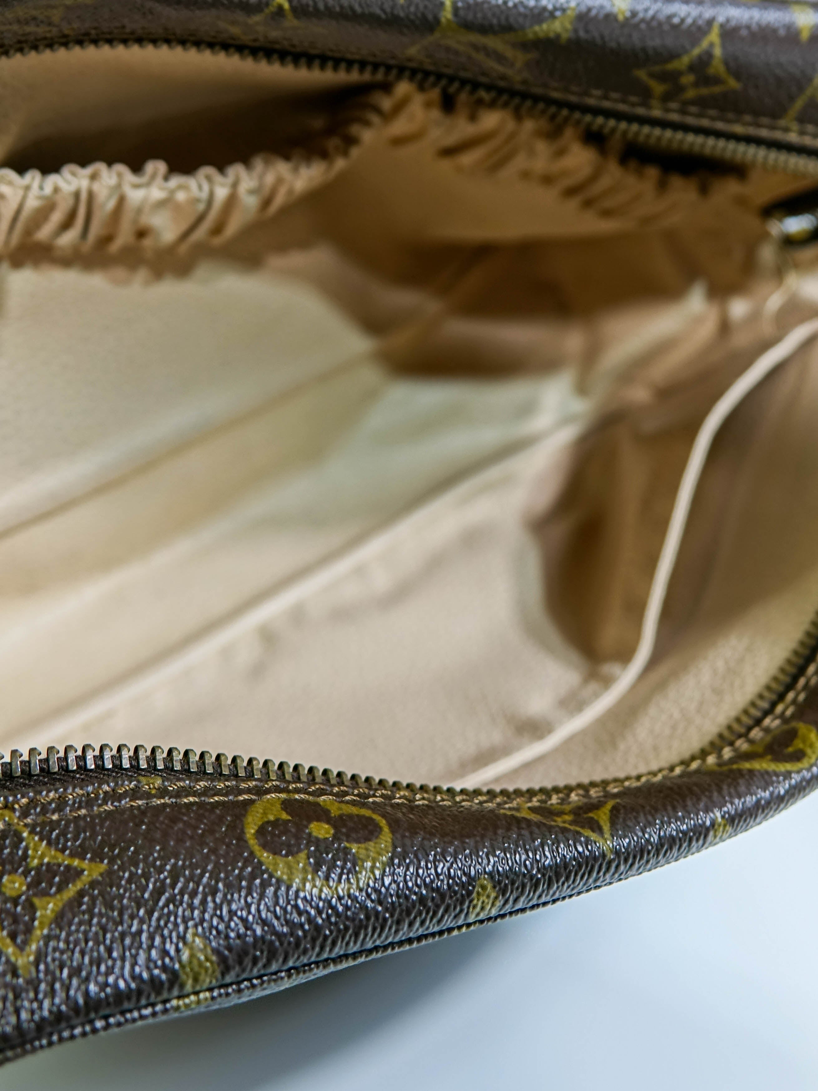 Trousse de toilette Louis Vuitton 28 monogram Lola Collective