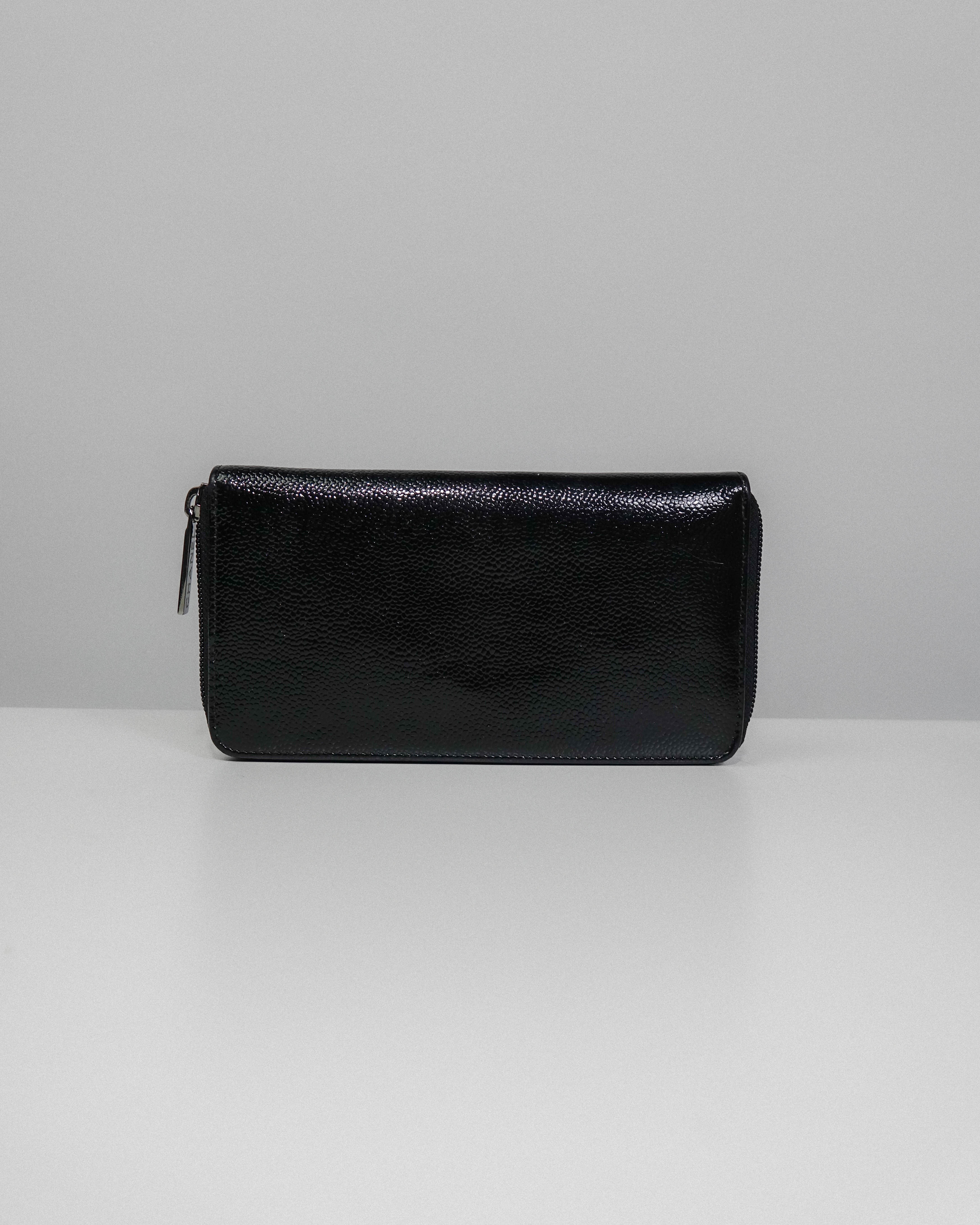 Chanel portefeuille noir en cuir caviar Lola Collective