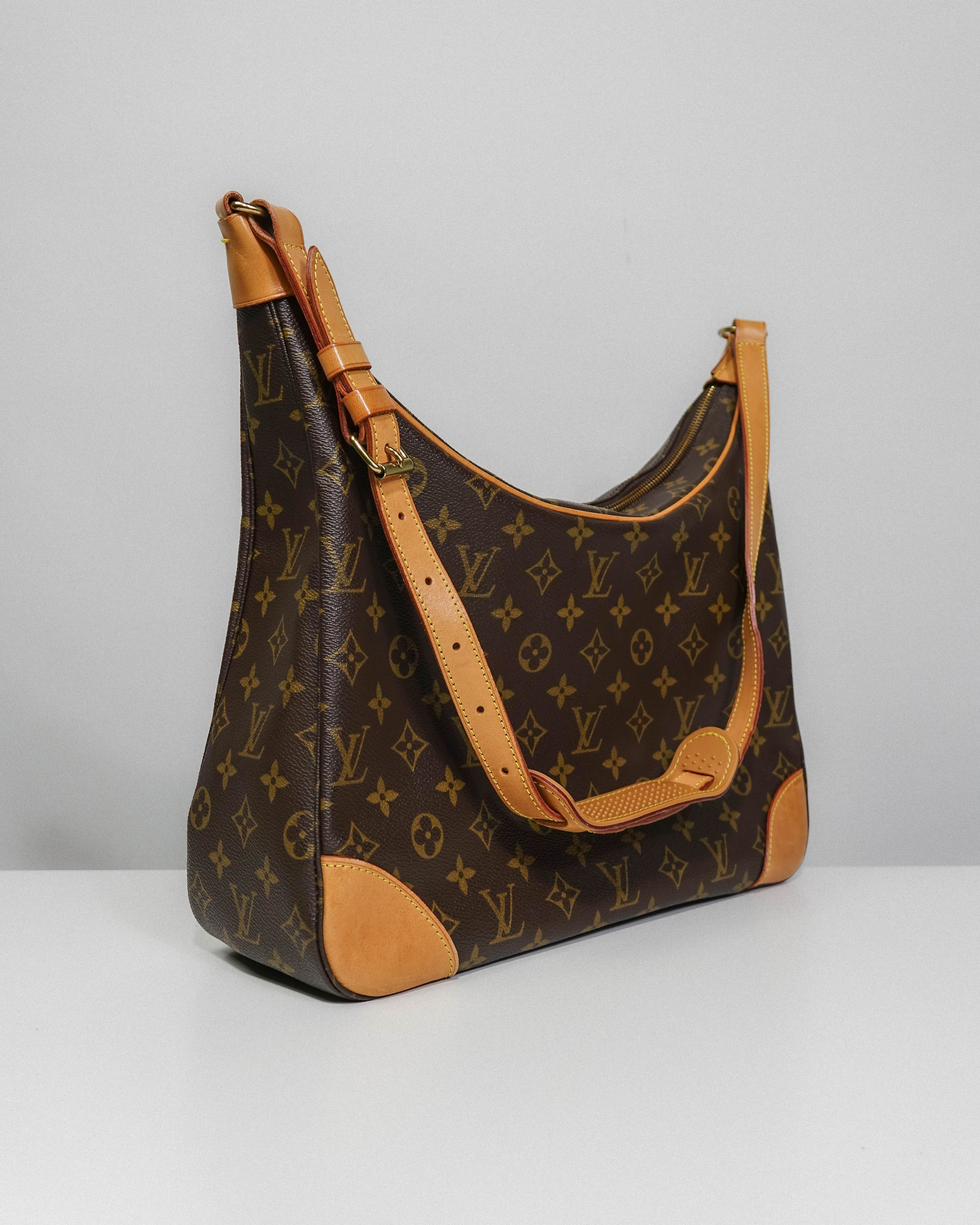 Sac Boulogne 35 Monogram – Louis Vuitton Lola Collective