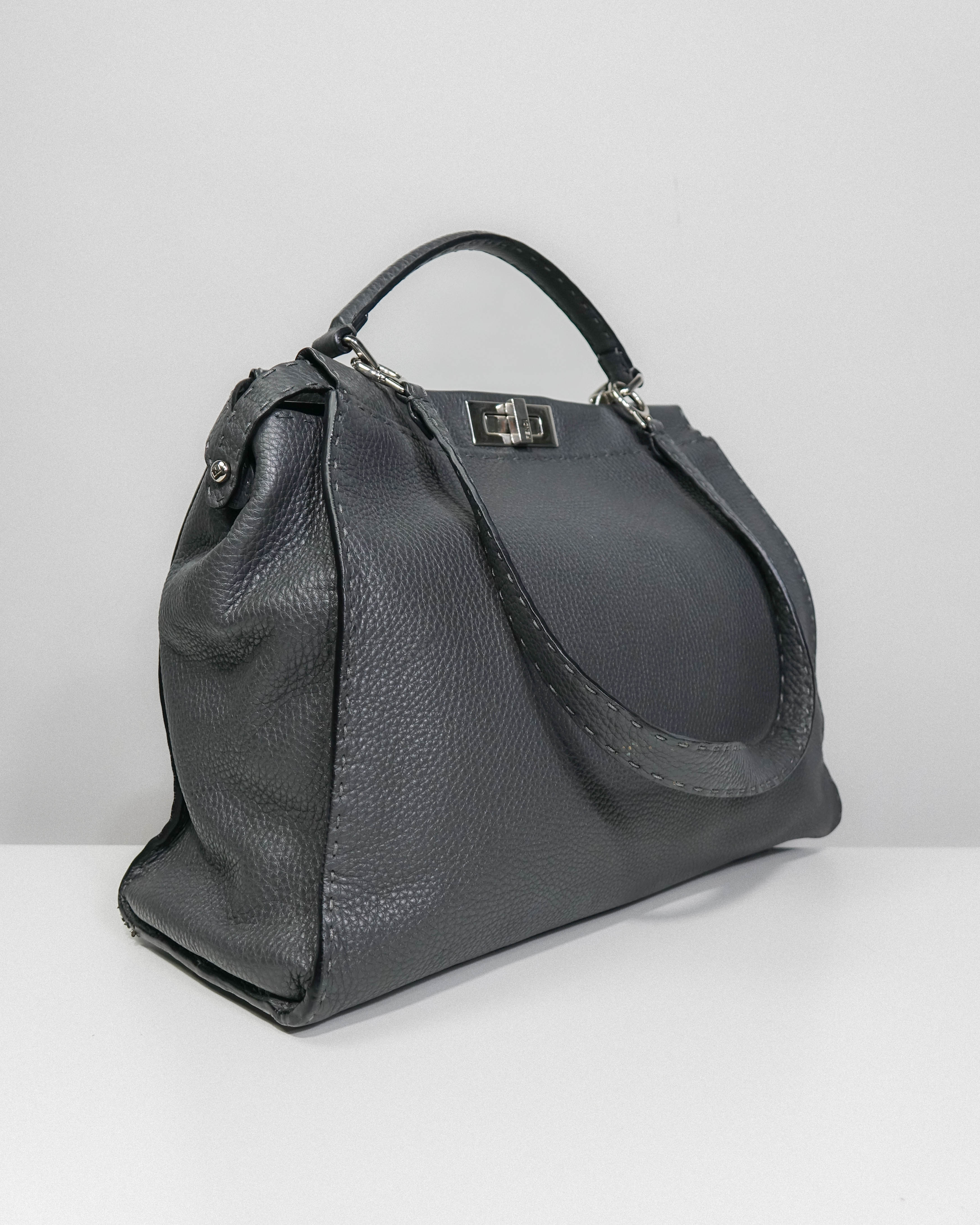 Peekaboo Gris – Fendi Lola Collective