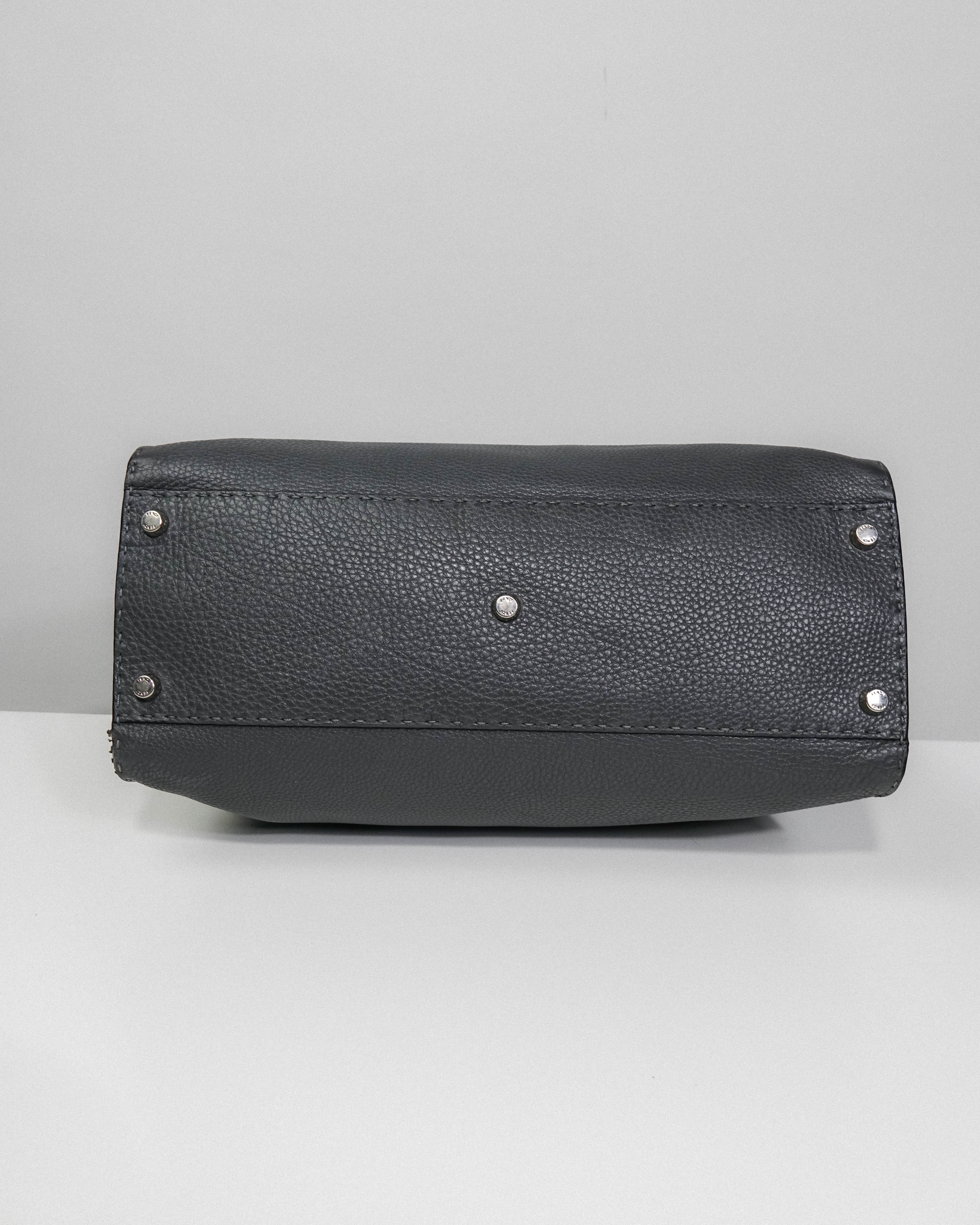 Peekaboo Gris – Fendi Lola Collective