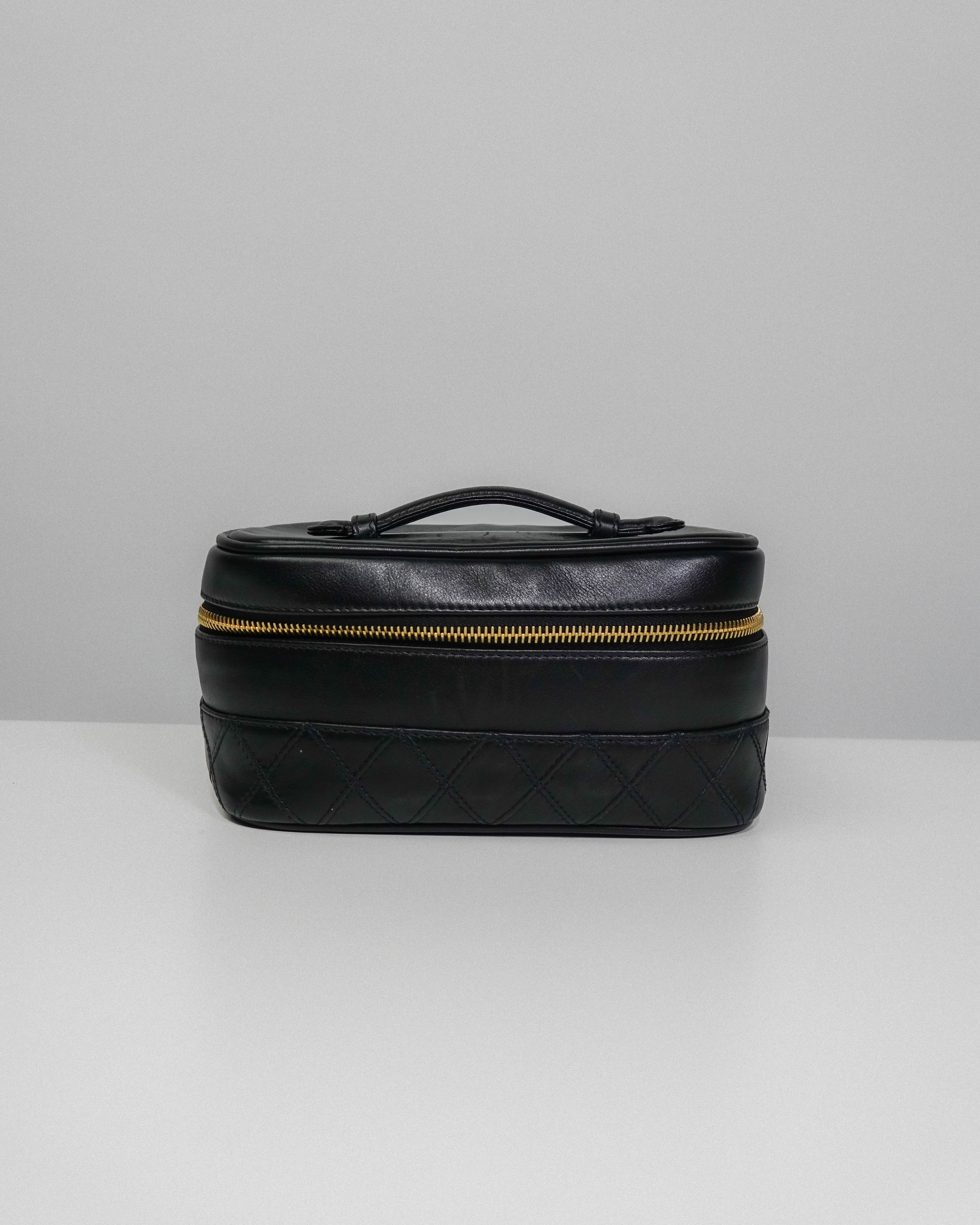 Vanity Agneau Noir – Chanel Lola Collective