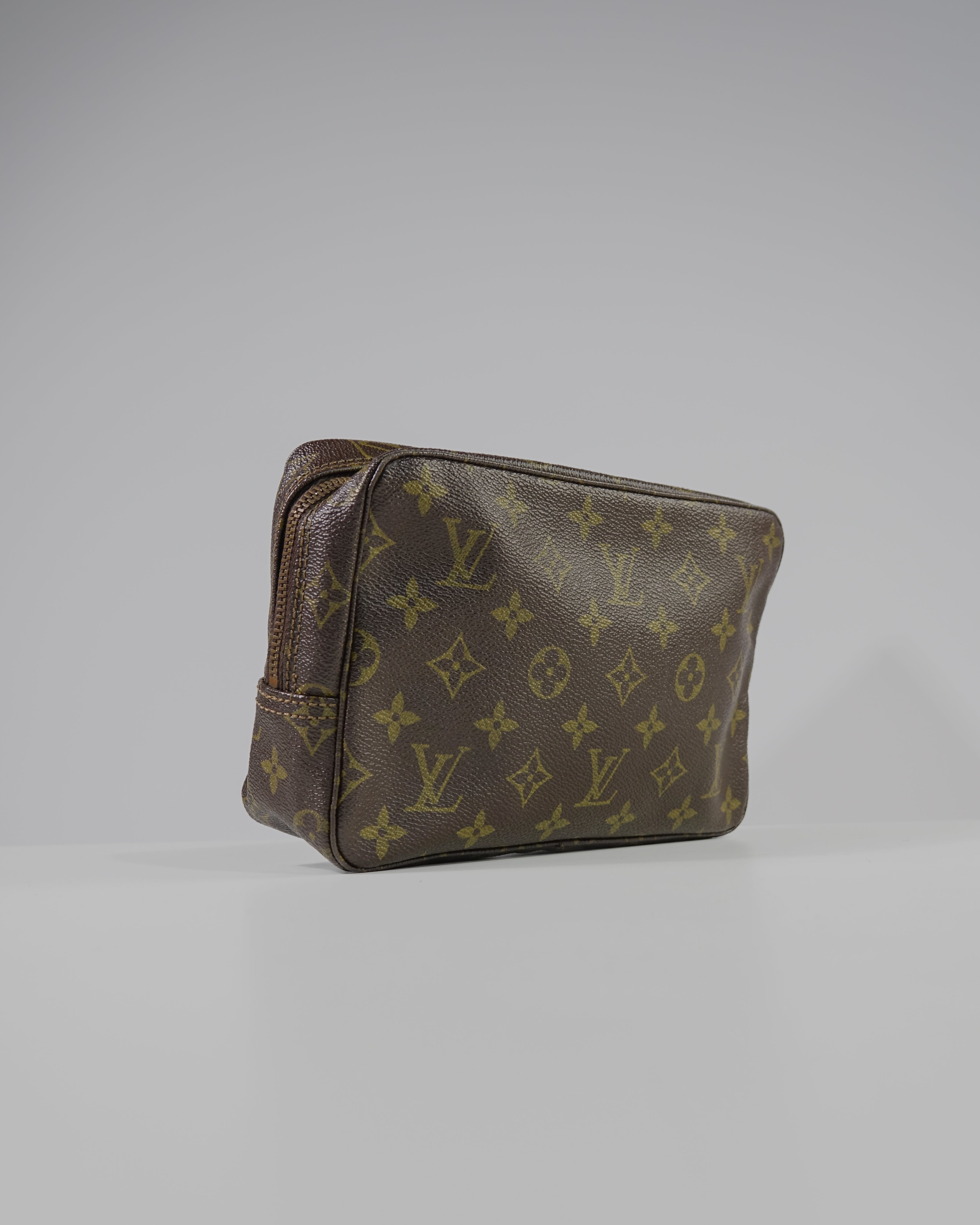 Trousse Toilette 23 Monogram – Louis Vuitton Lola Collective