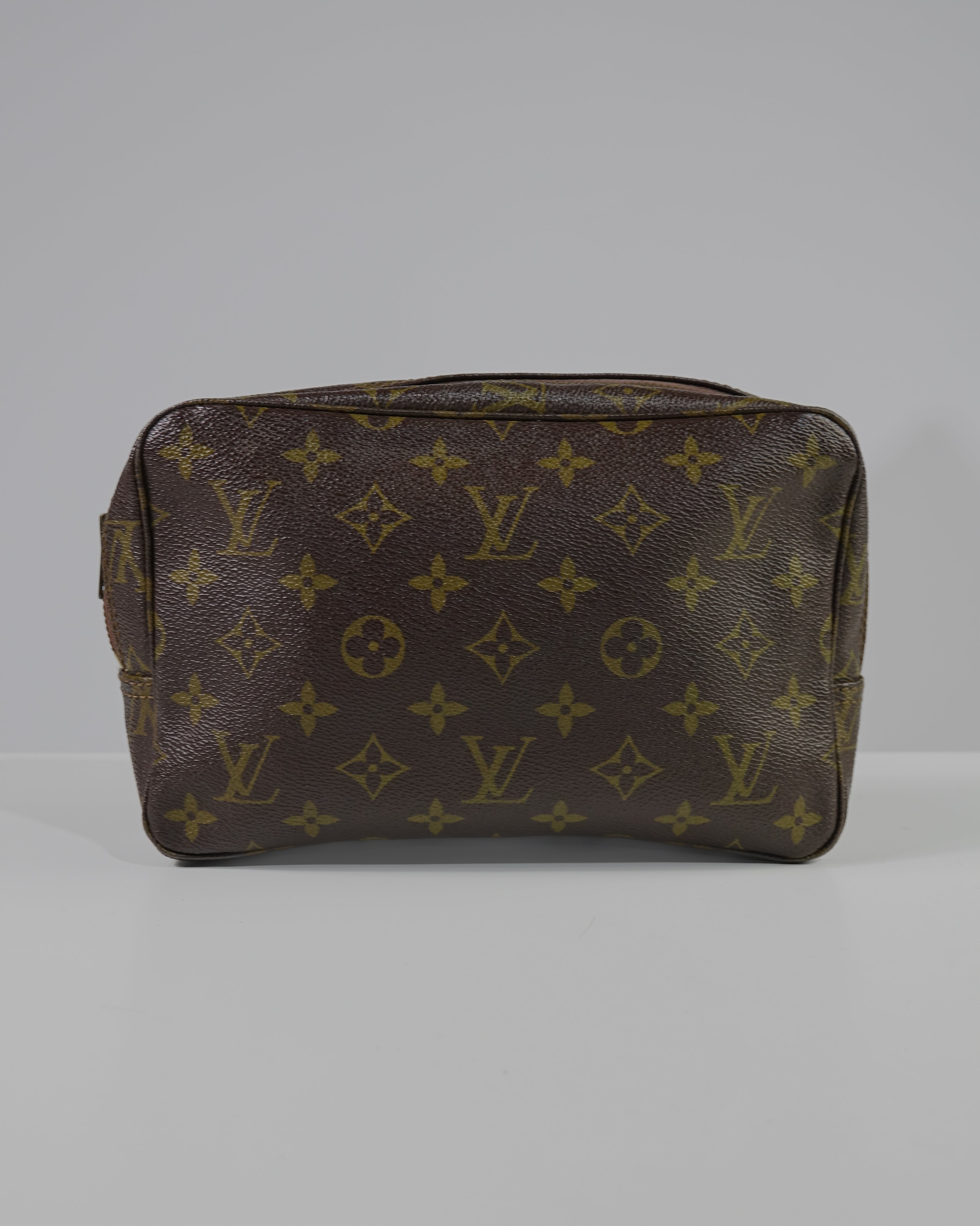 Trousse Toilette 23 Monogram – Louis Vuitton Lola Collective