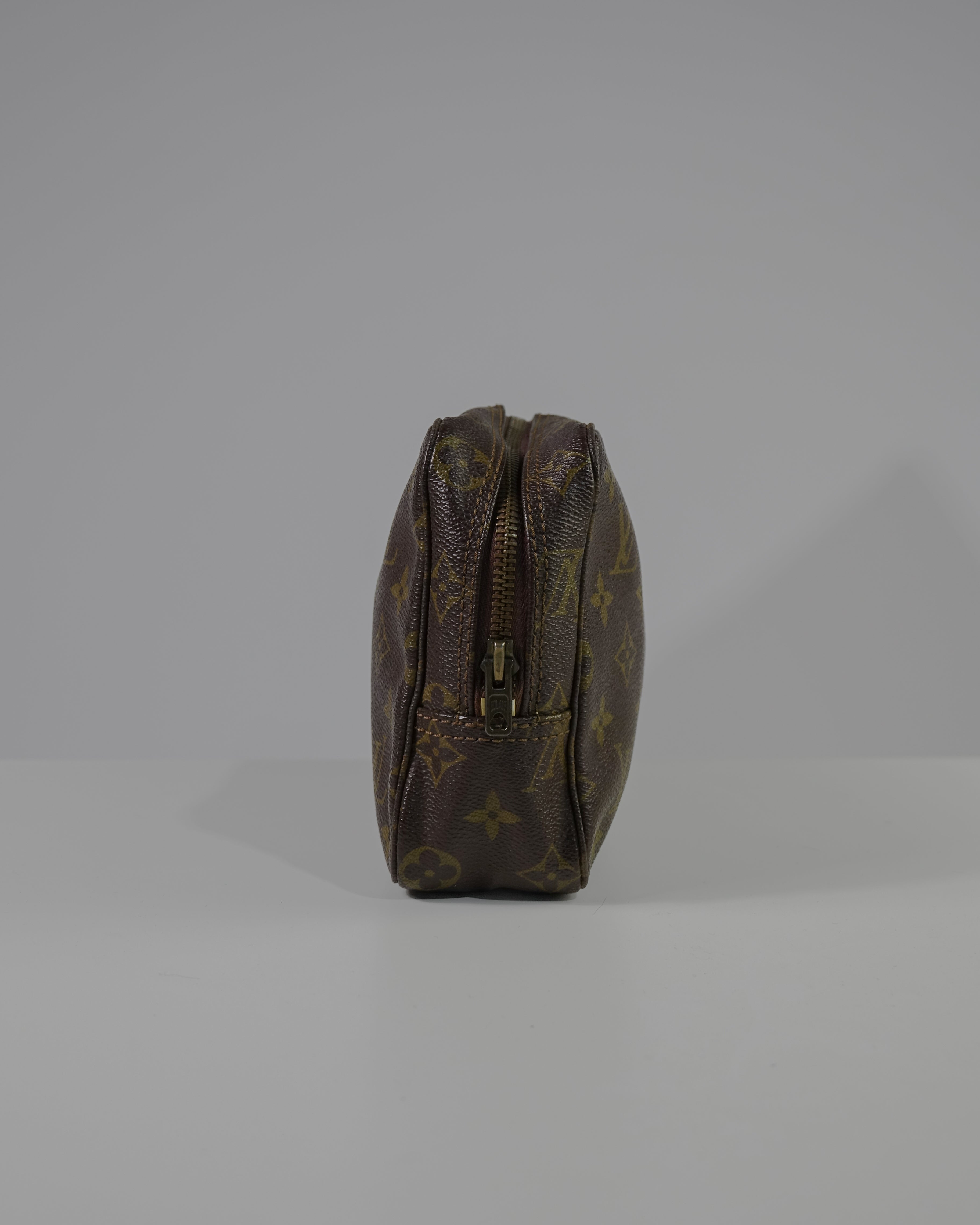 Trousse Toilette 23 Monogram – Louis Vuitton Lola Collective