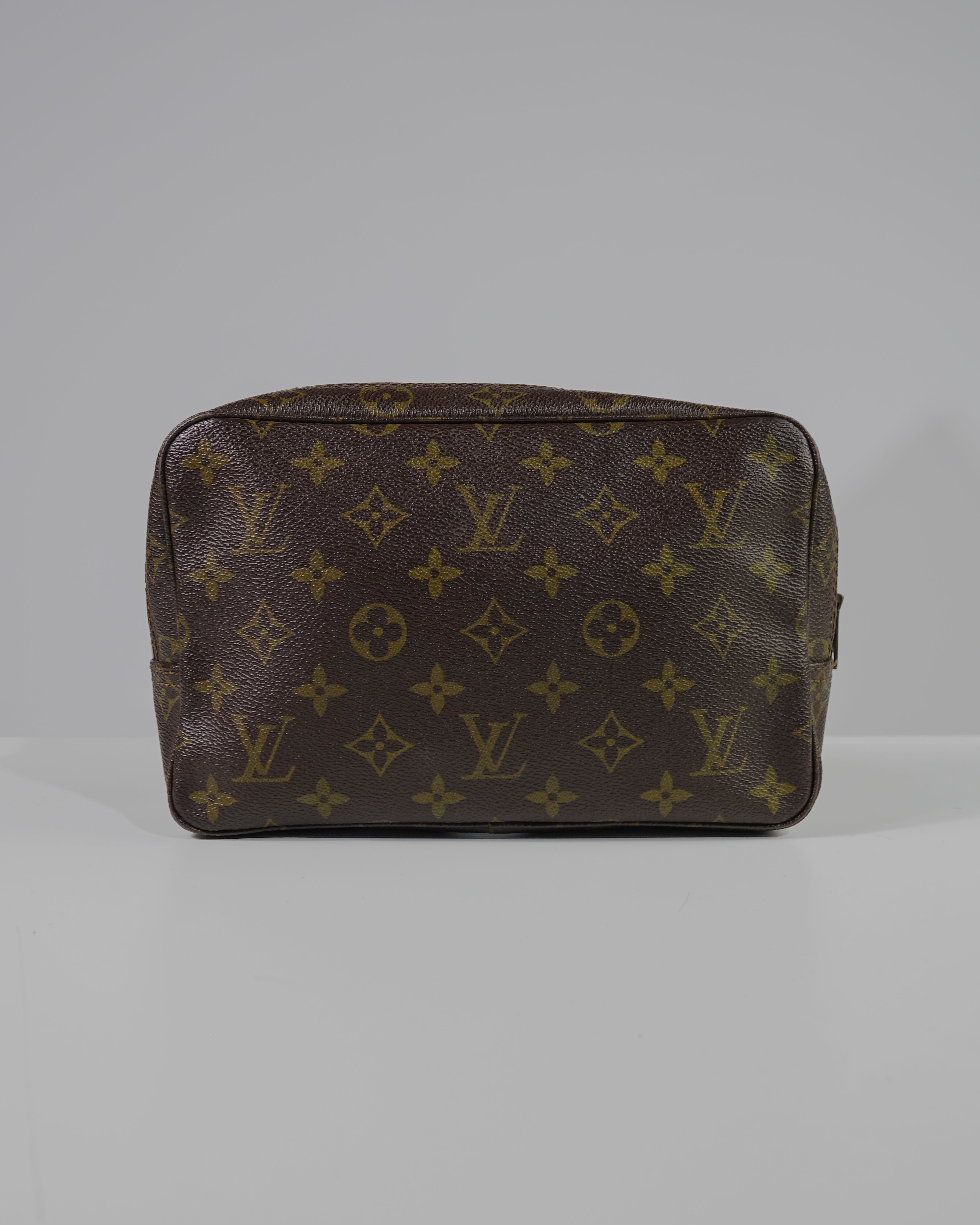 Trousse Toilette 23 Monogram – Louis Vuitton Lola Collective
