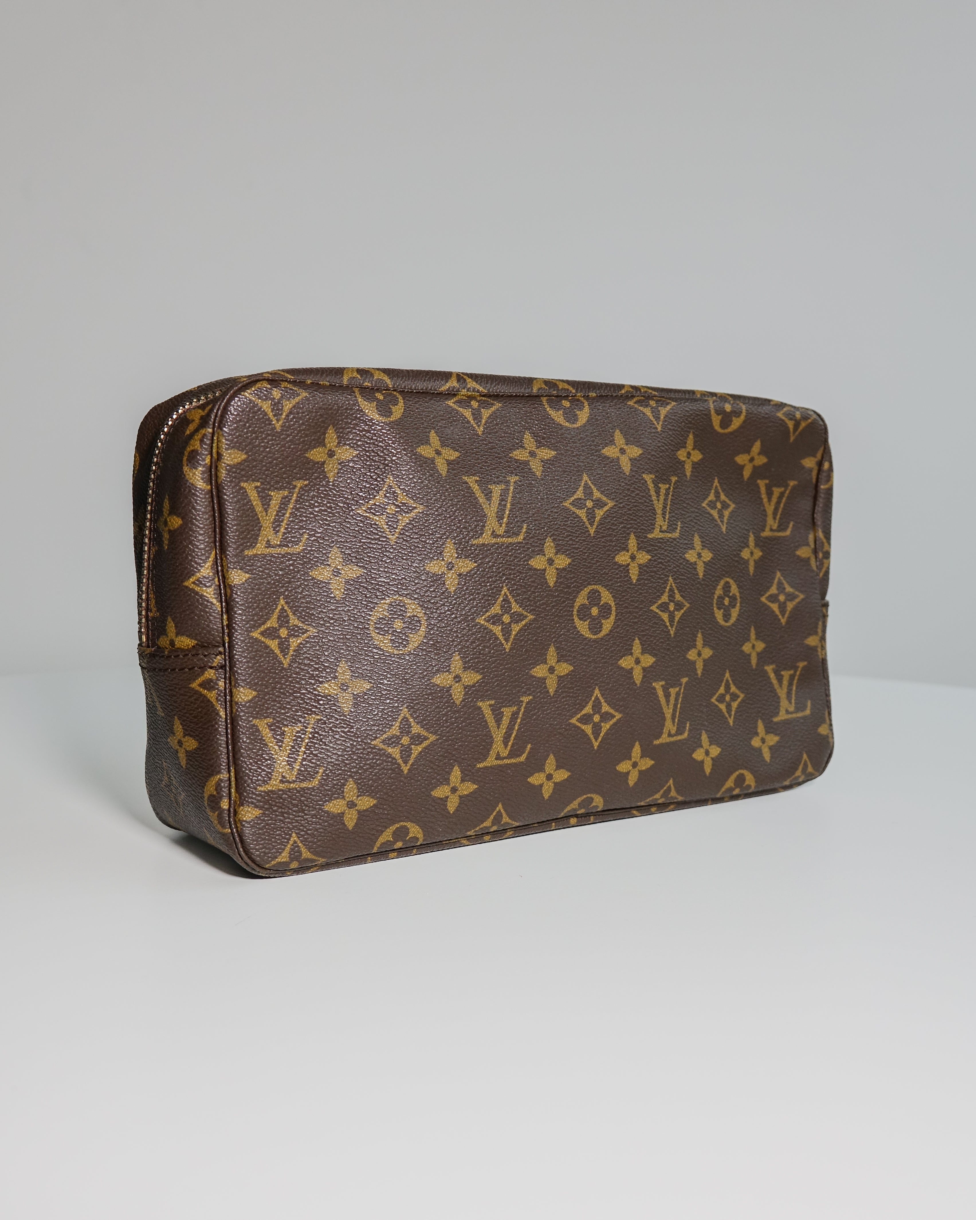 Trousse de toilette 28 LOUIS VUITTON Lola Collective