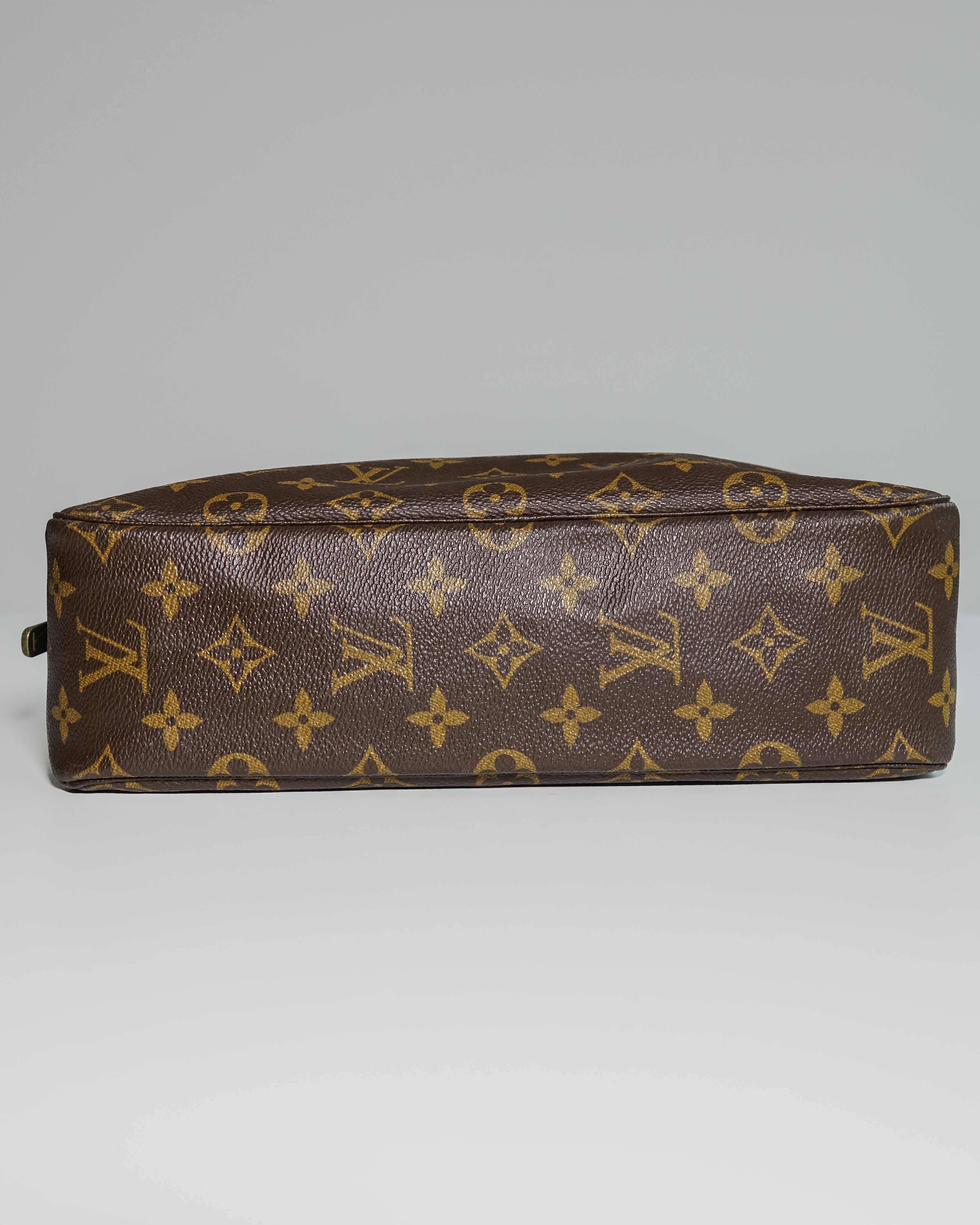 Trousse de toilette 28 LOUIS VUITTON Lola Collective