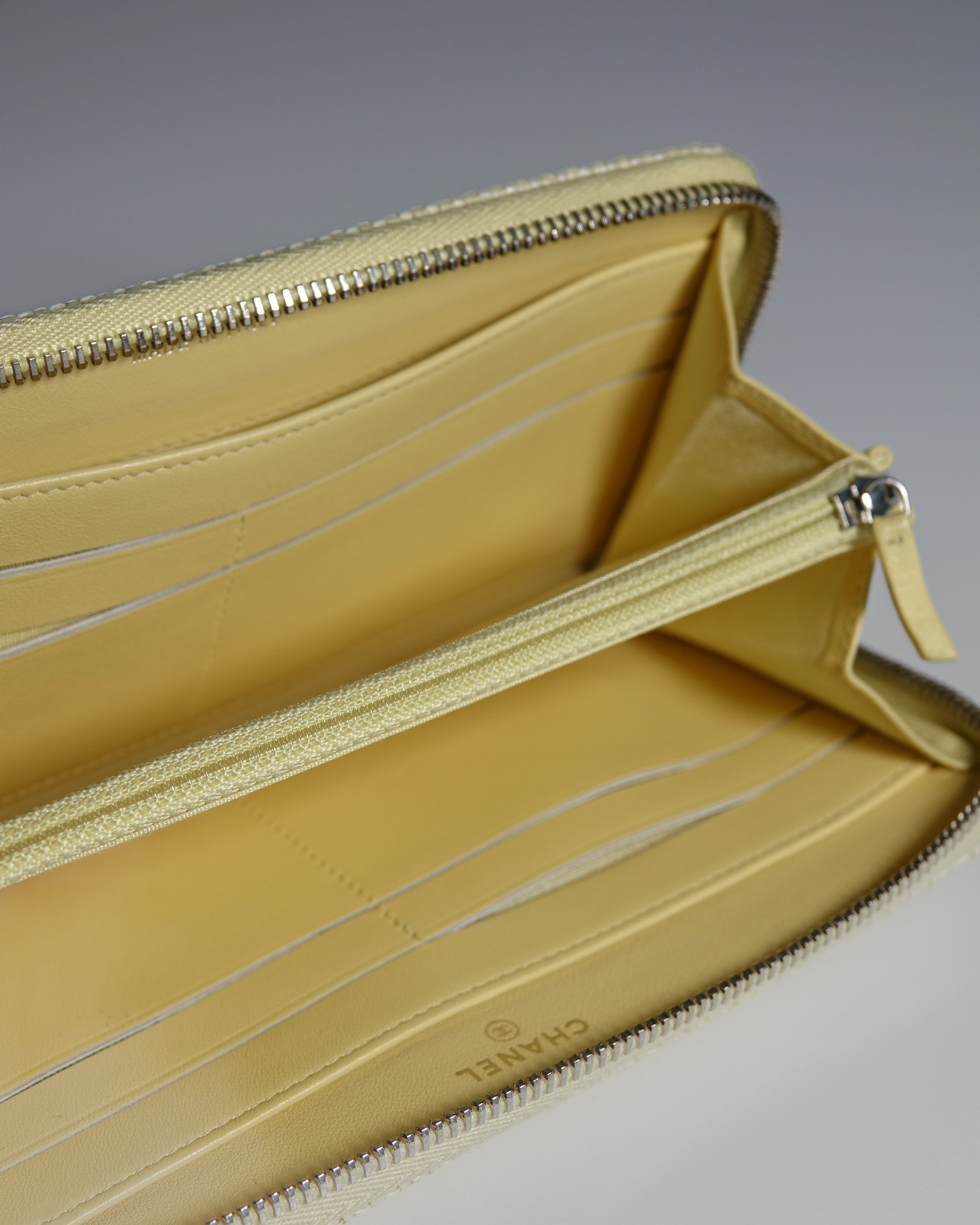 Portefeuille Deauville Jaune Chanel Lola Collective