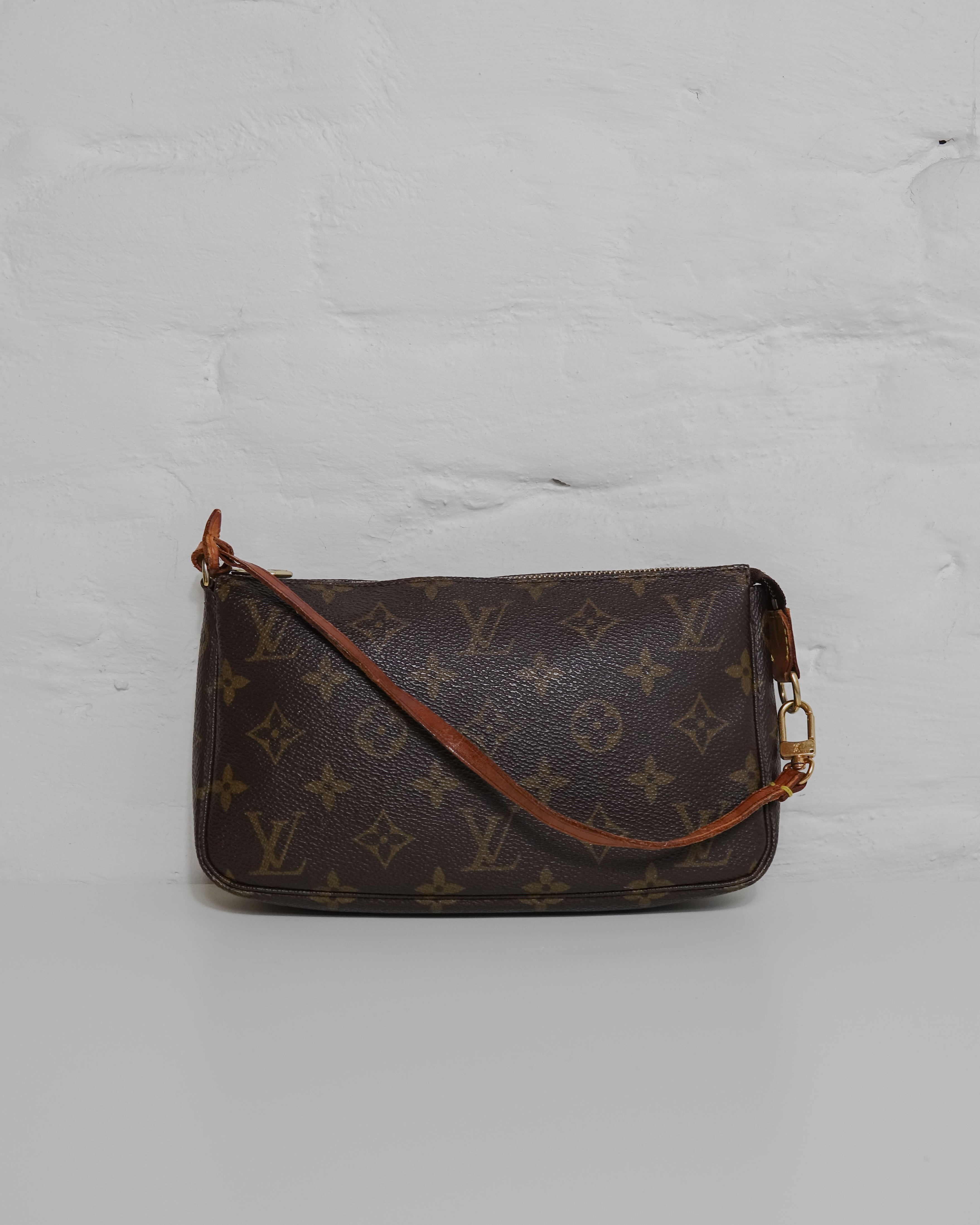 Sac Louis Vuitton Pochette accessoires monogram Lola Collective