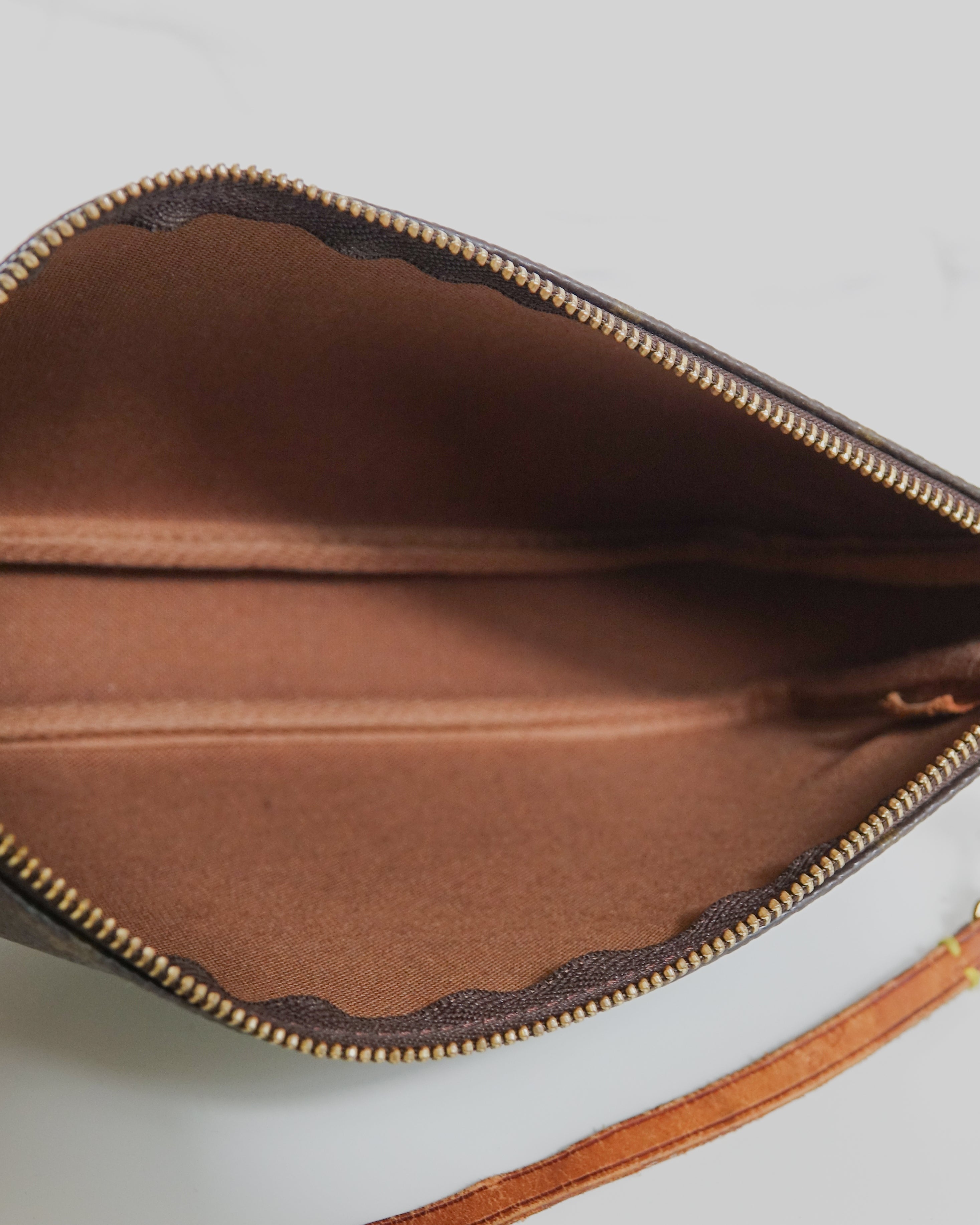 Sac Louis Vuitton Pochette accessoires monogram Lola Collective