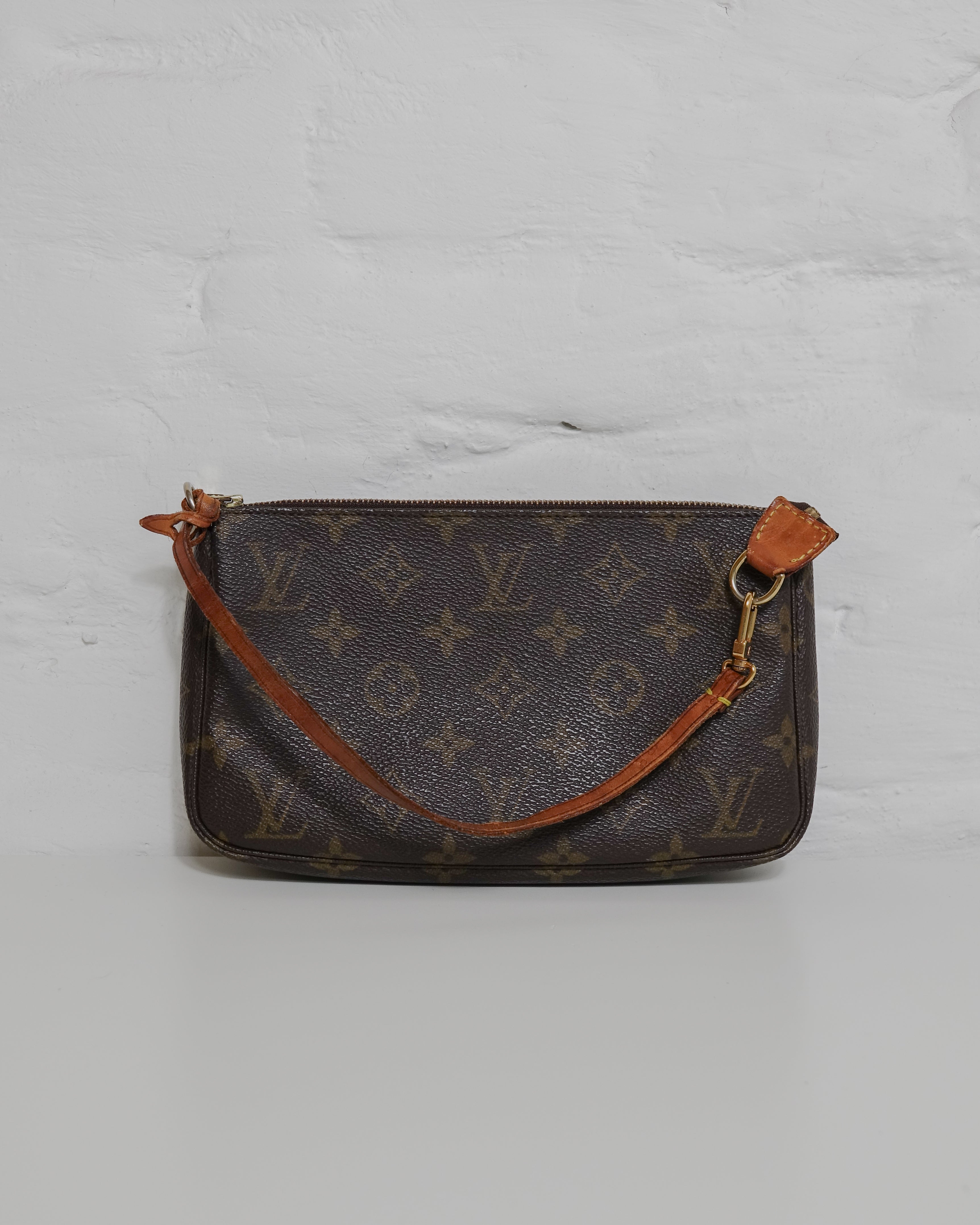 Sac Louis Vuitton Pochette accessoires monogram Lola Collective