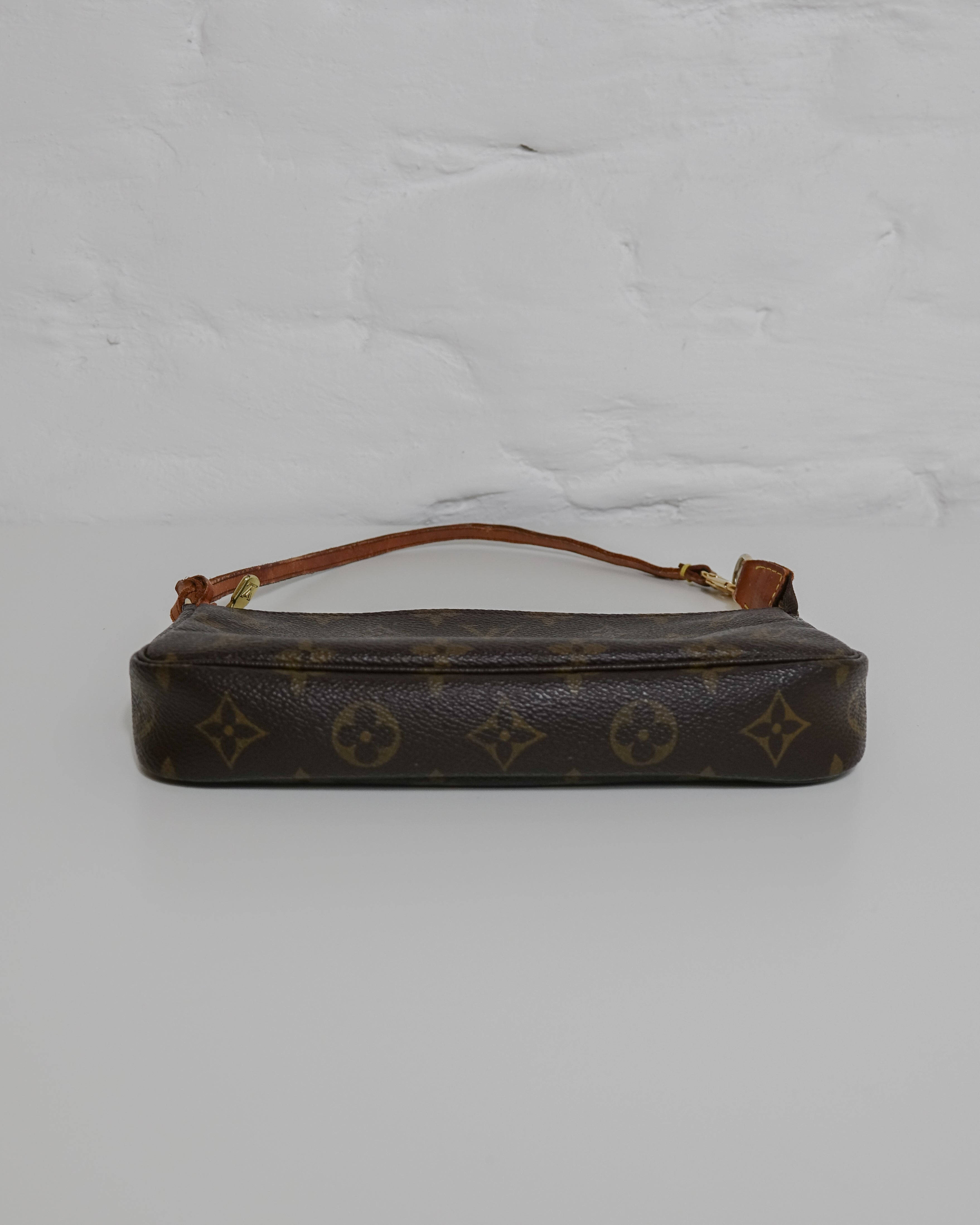 Sac Louis Vuitton Pochette accessoires monogram Lola Collective