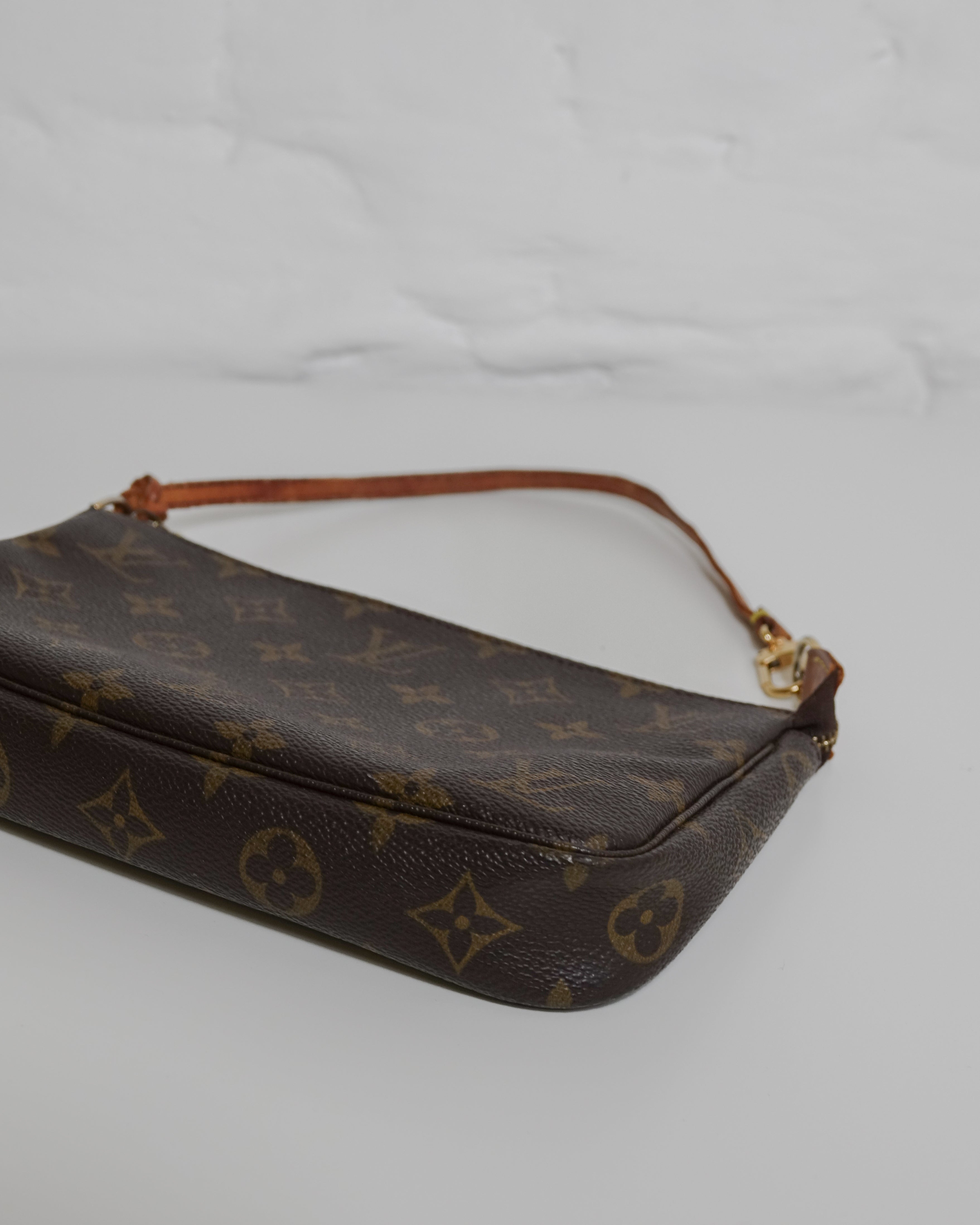 Sac Louis Vuitton Pochette accessoires monogram Lola Collective