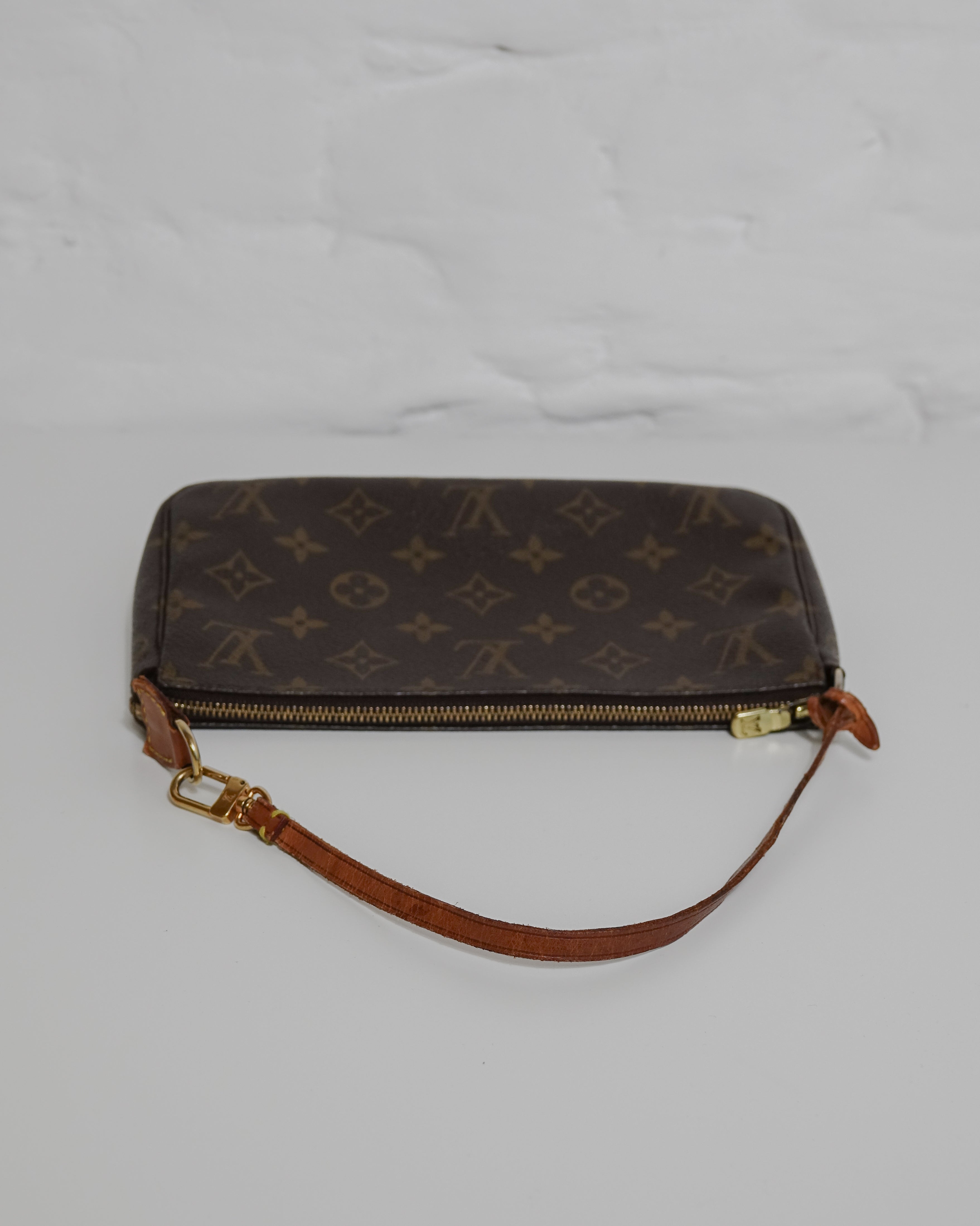 Sac Louis Vuitton Pochette accessoires monogram Lola Collective
