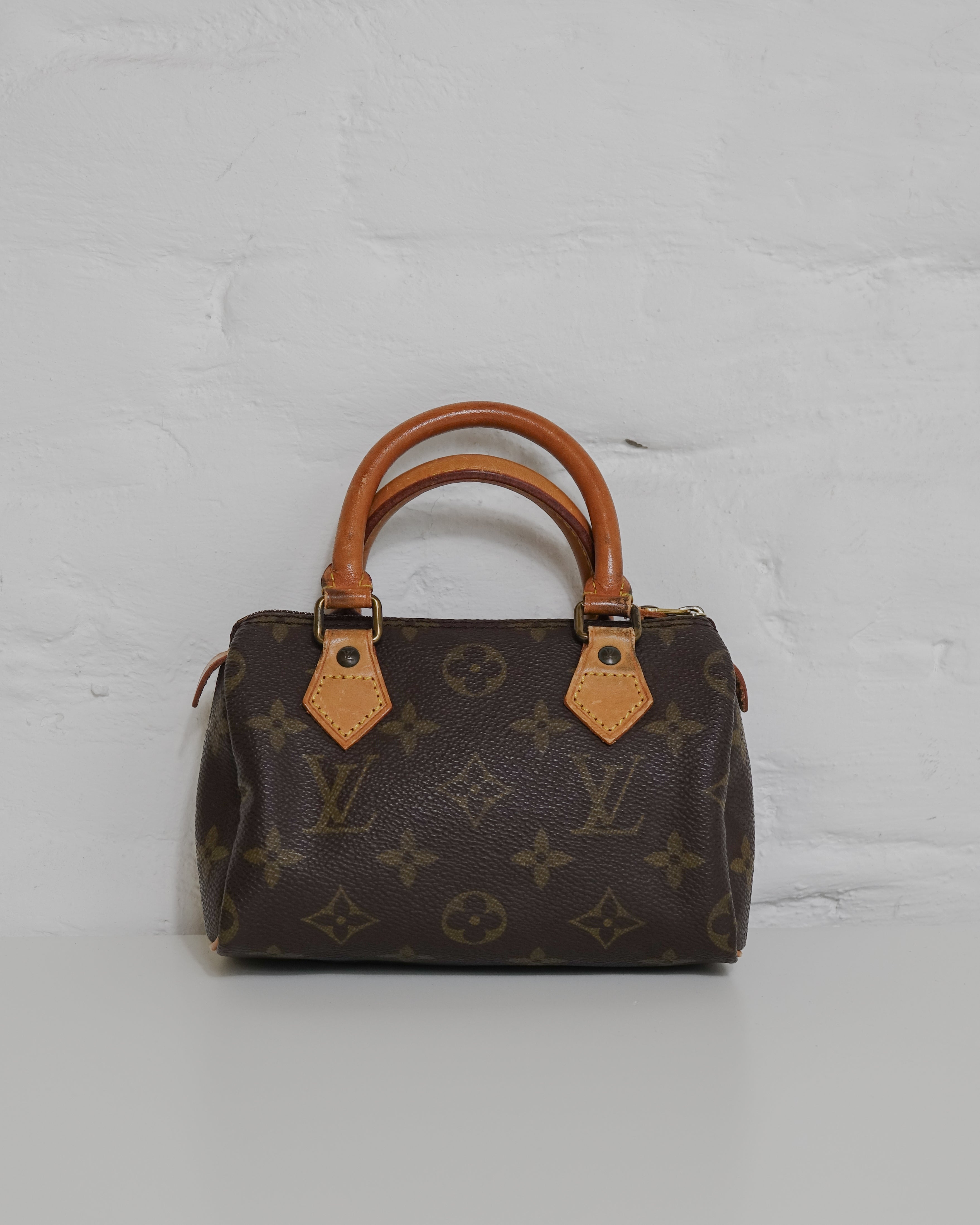 Sac Louis Vuitton Nano Speedy bandoulière cuir Lola Collective